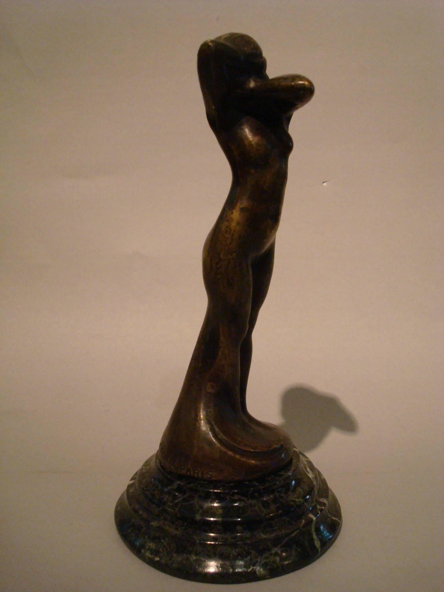 Art Deco Shy Naked Women Bronze, Briefbeschwerer, Car Mascot, Kapuze Ornament (Frühes 20. Jahrhundert) im Angebot