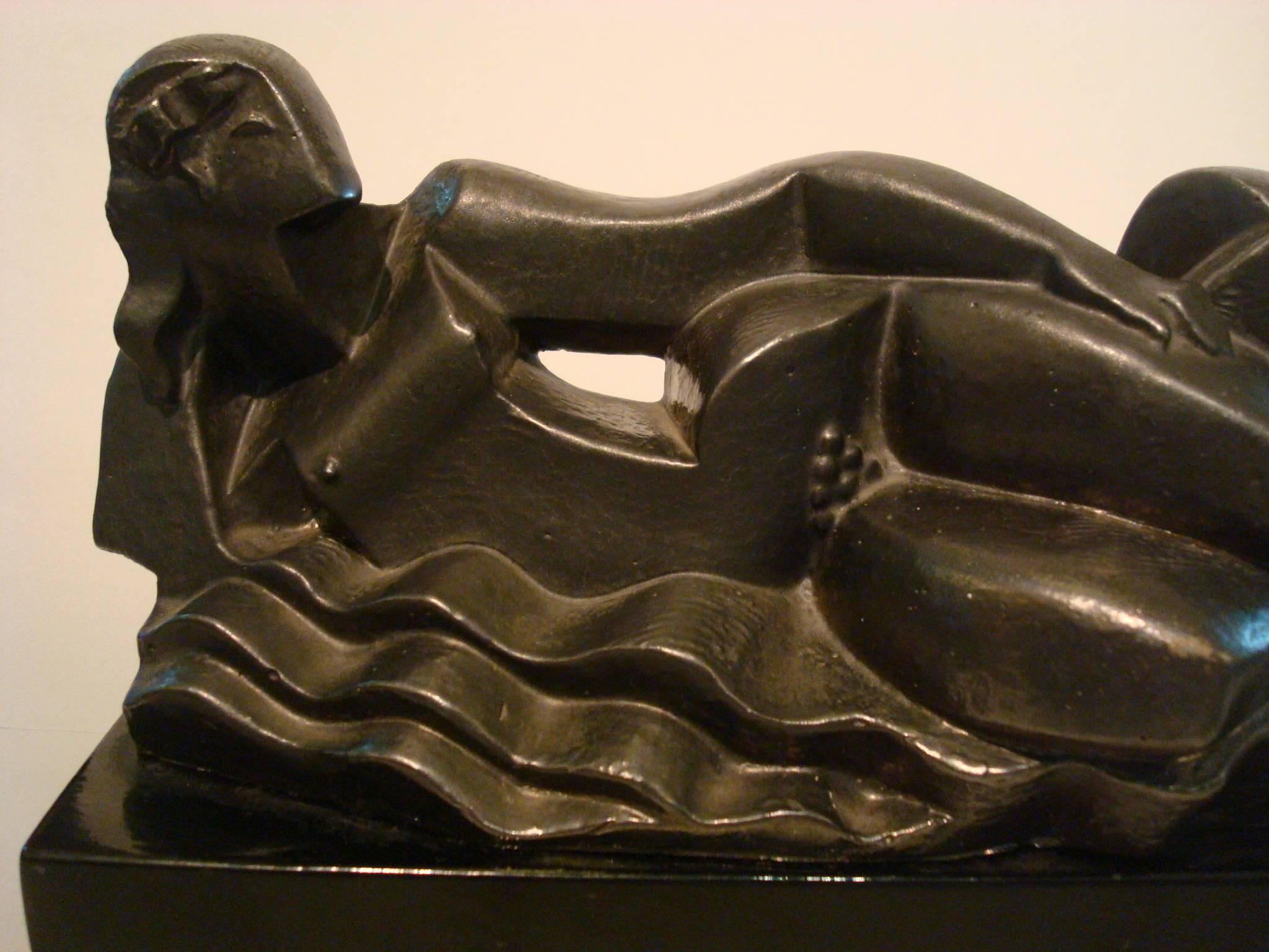 Sculpture cubiste représentant des femmes couchées par Pablo Curatella Manes, années 1920 Bon état à Buenos Aires, Olivos