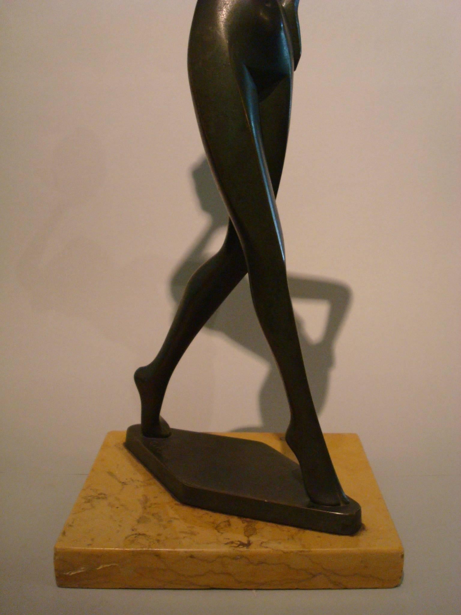 Sculpture en bronze Art Déco - Femme nue dansante - Italie Bon état - En vente à Buenos Aires, Olivos