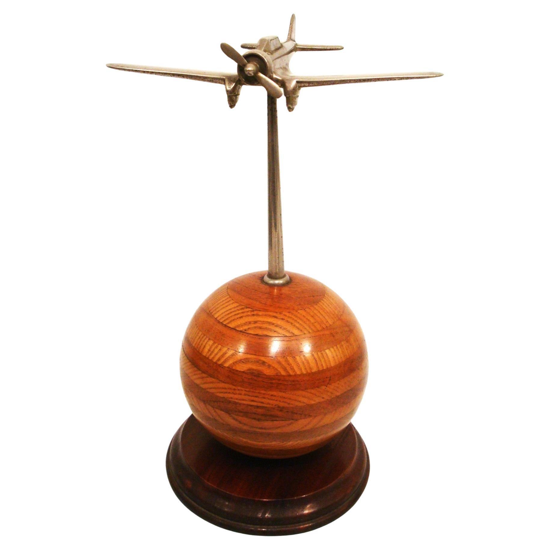 Art Deco 1940´s Desk Fighter Airplane Model