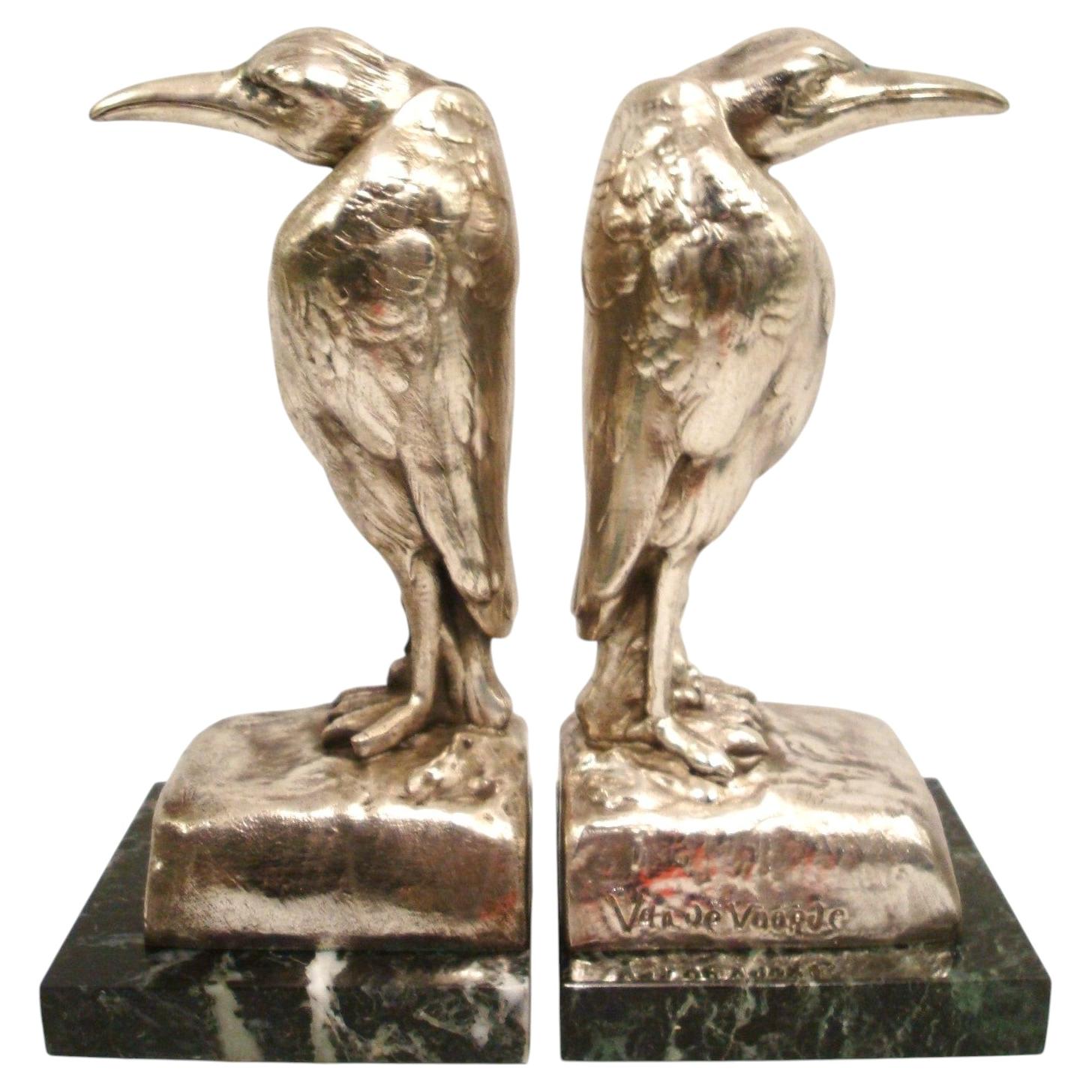 Serre-livres « Oiseaux marabout » de style Art déco, par Georges Van De Voorde, avec la marque de la fonderie, 1925
