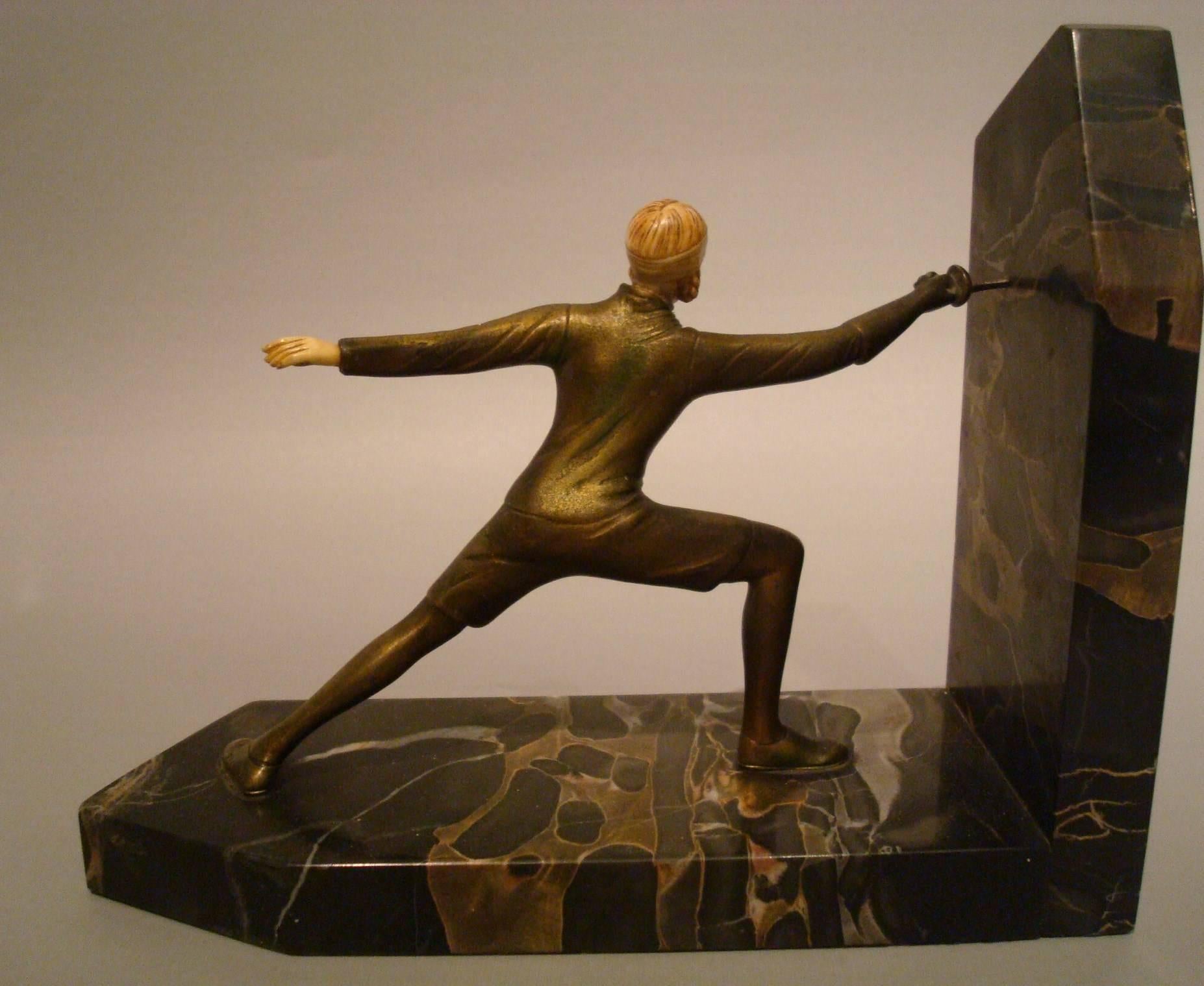 Art Deco Bronze Fencing Bookends, R. Lange, German, 1920s In Good Condition In Buenos Aires, Olivos