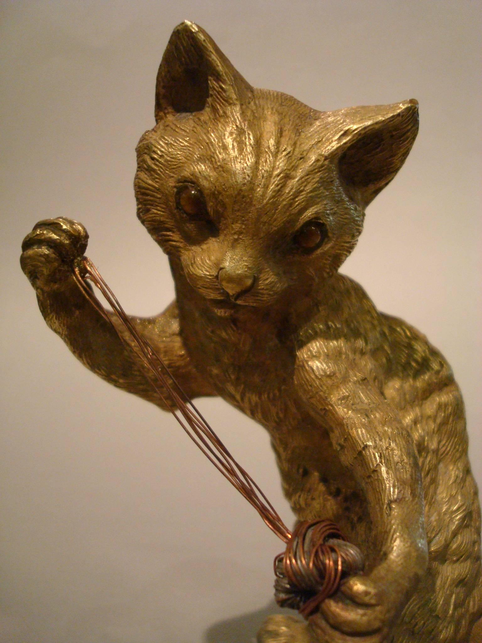 Austrian Vienna Gilt Bronze Figurine of a Cat Playing with a Ball of Wool In Good Condition In Buenos Aires, Olivos