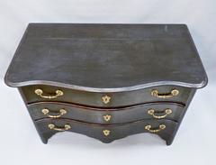 Great Looking Ebonized Commode