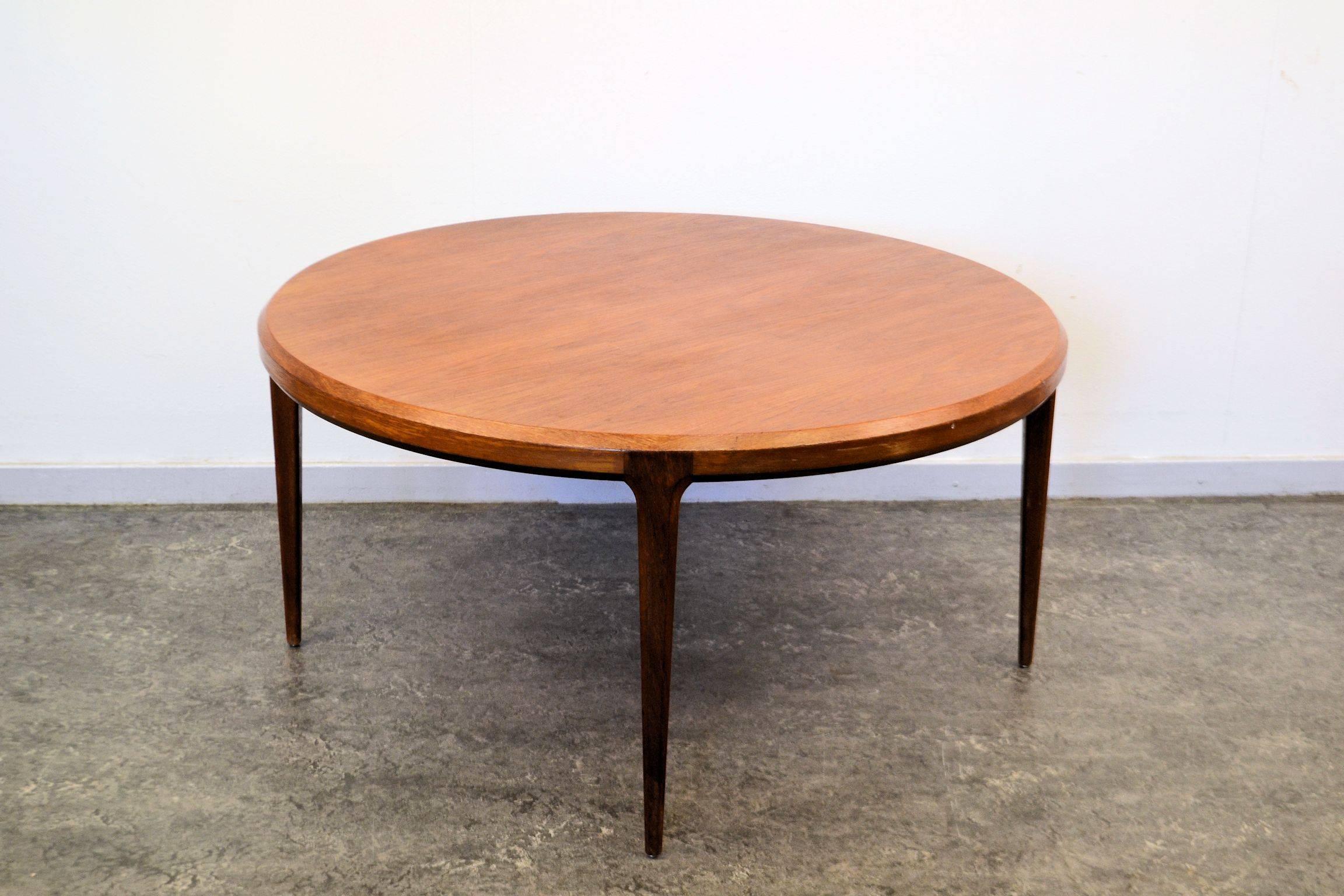 Danish design teak coffee table designed by Johannes Andersen for CFC Silkeborg Denmark in the 1960s.
 