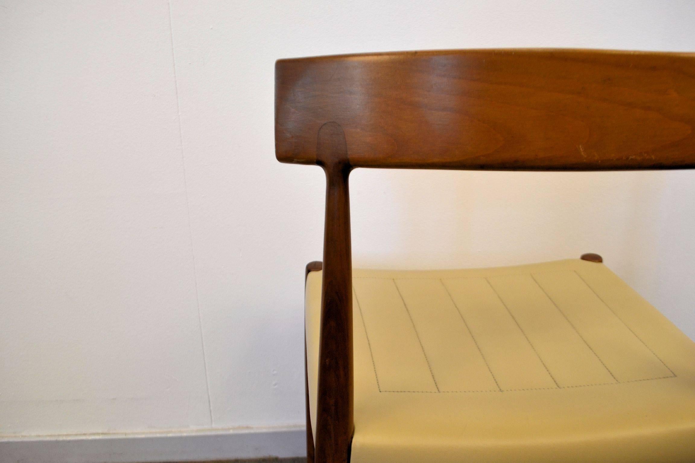 20th Century Mid-Century Modern Walnut Dining Chairs, Set of Six For Sale