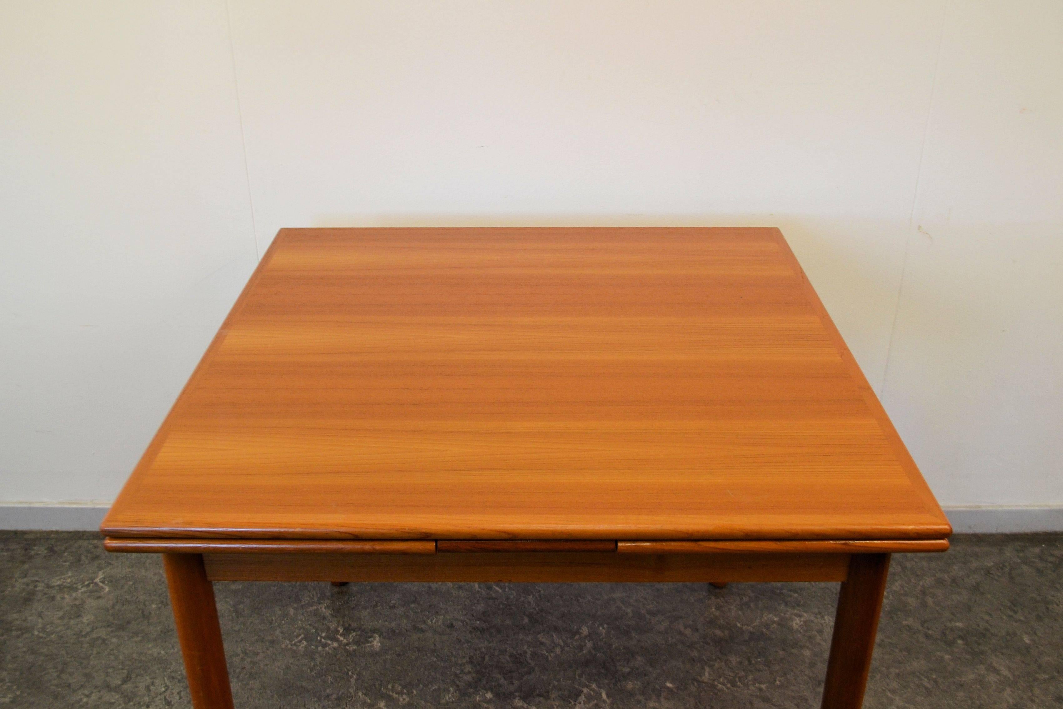 Mid-Century Modern Danish Design Teak Dining Table For Sale 1