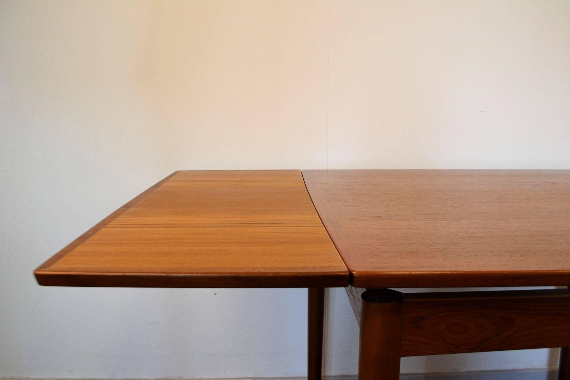 Danish design square teak card table designed by Poul Hundevad for Hundevad Møbelfabrik in Denmark. The table has two extension leaves which gives the table a total length of 144 cm. Stamp of designer under table.