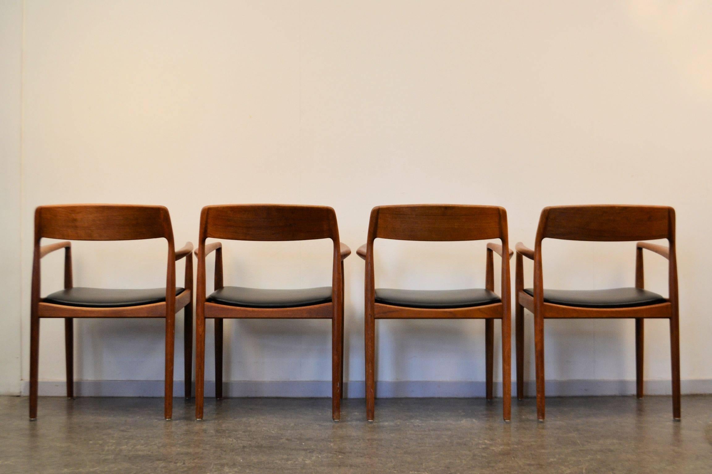 Midcentury Danish Design Teak Armrest Chairs, Set of Four In Good Condition For Sale In Panningen, N-Limburg