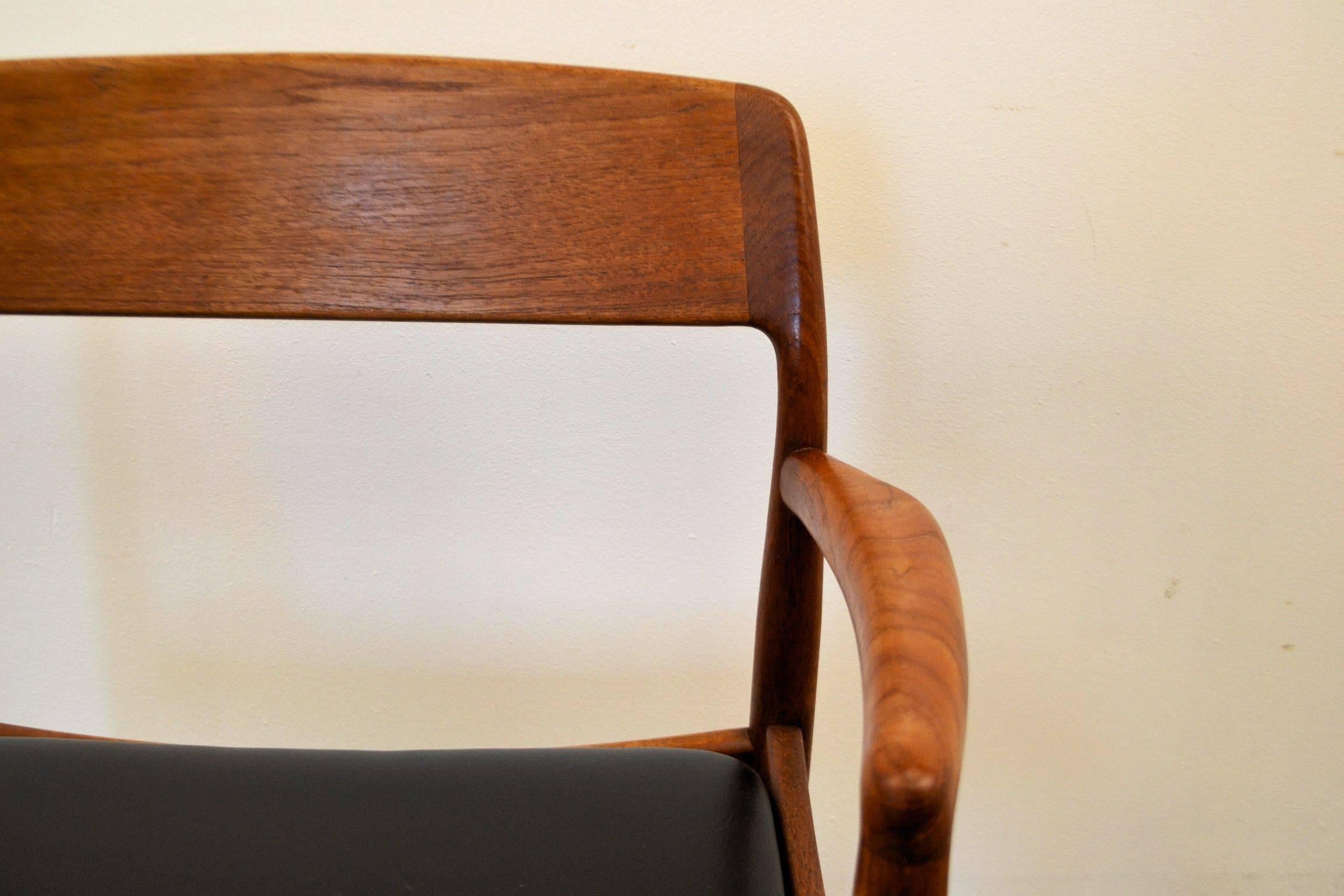 Midcentury Danish Design Teak Armrest Chairs, Set of Four For Sale 2