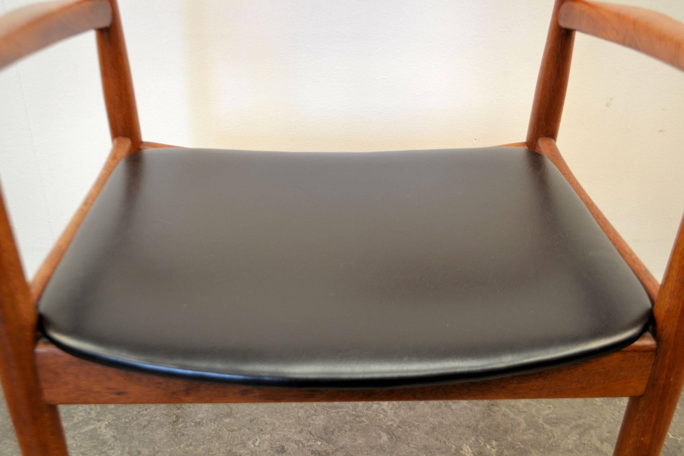 Midcentury Danish Design Teak Armrest Chairs, Set of Four For Sale 3