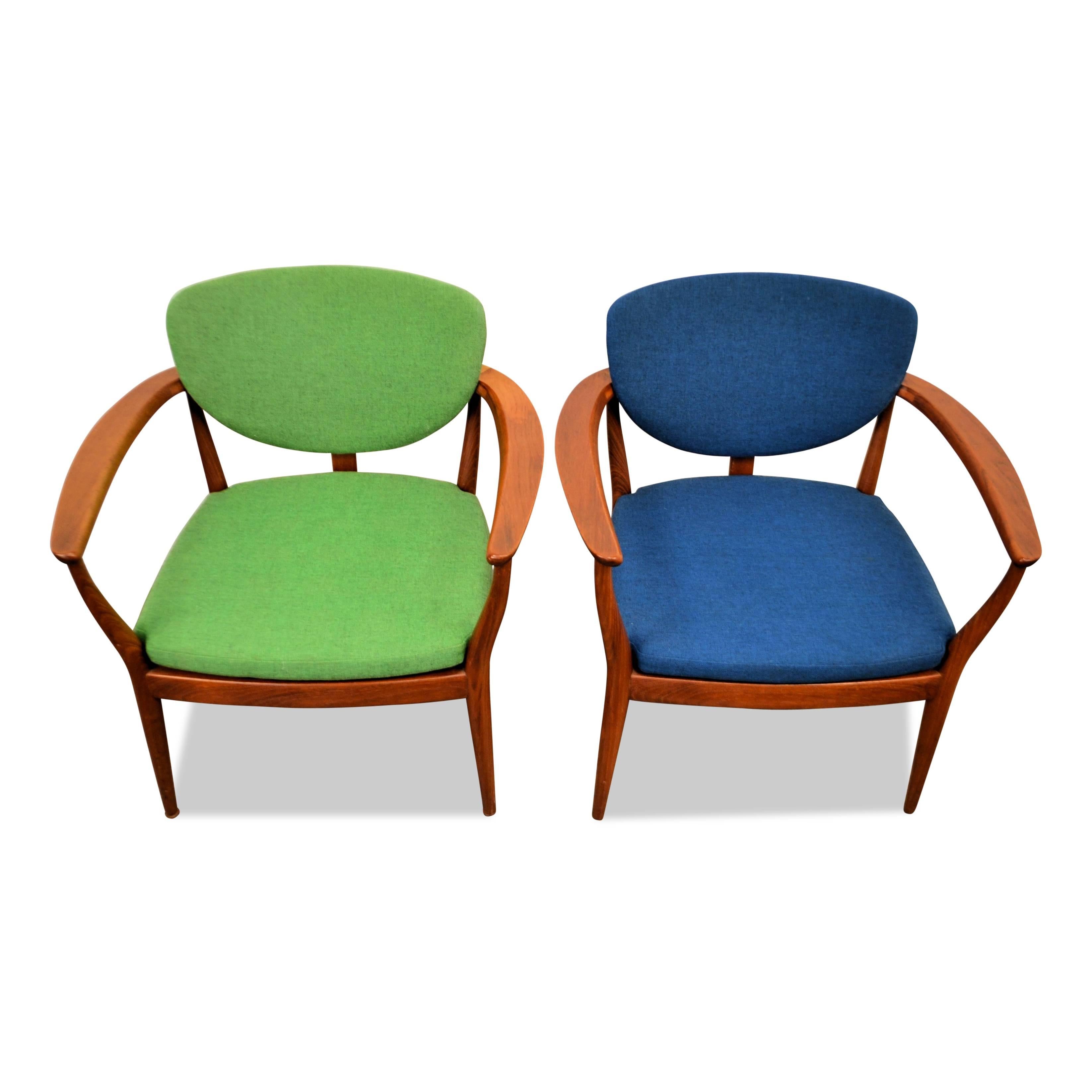 Mid-Century Modern Danish Design Teak Armrest Chairs, Set of Two For Sale 1