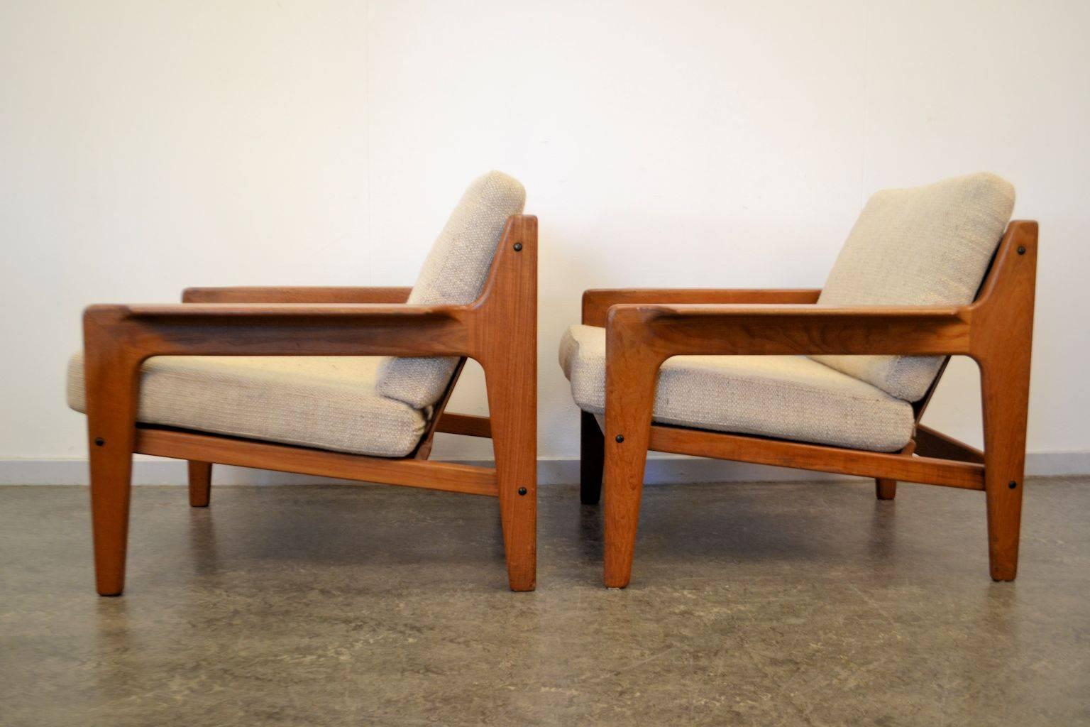 Danish design teak pair of lounge chairs designed by Arne Wahl Iversen for Komfort Denmark in late 1960s. The chairs are beautiful shaped and have crème fabric cushions with zippers.