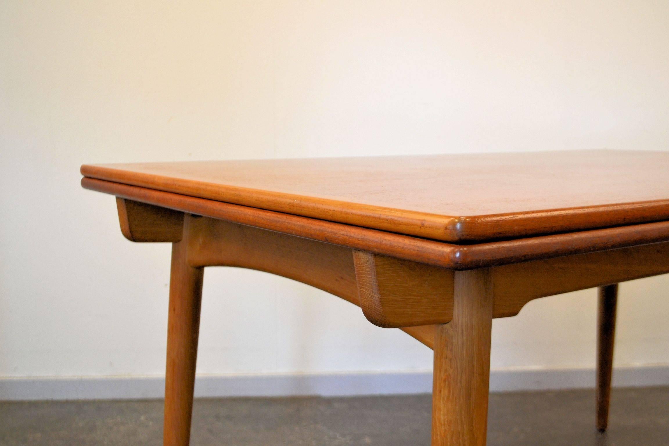 20th Century Hans J. Wegner Teak/Oak Extendable Dining Table For Sale