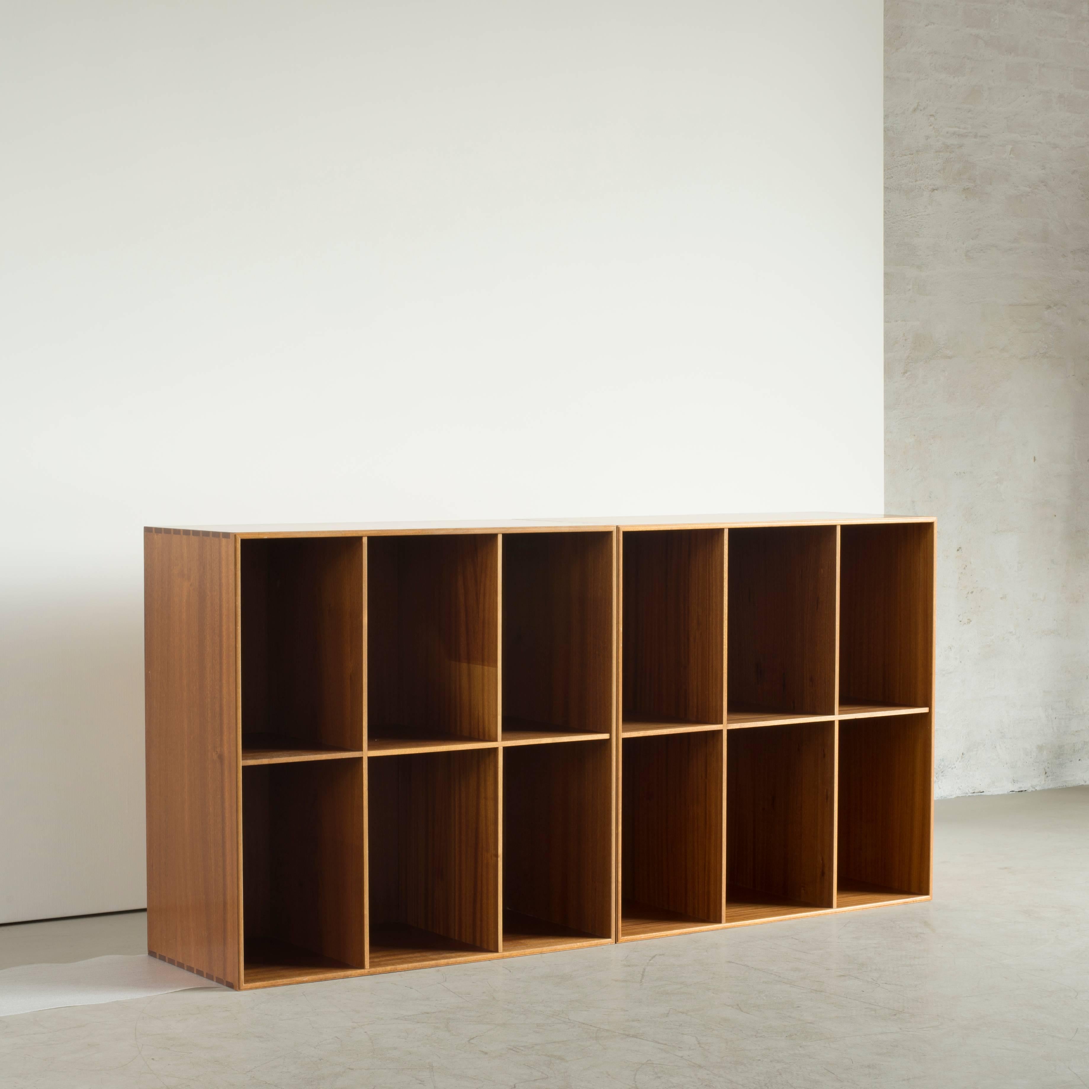 Mogens Koch bookcases in Mahogany. Executed by Rud. Rasmussen.

Reverse with paper labels ‘RUD. RASMUSSENS/SNEDKERIER/KØBENHAVN/DENMARK.