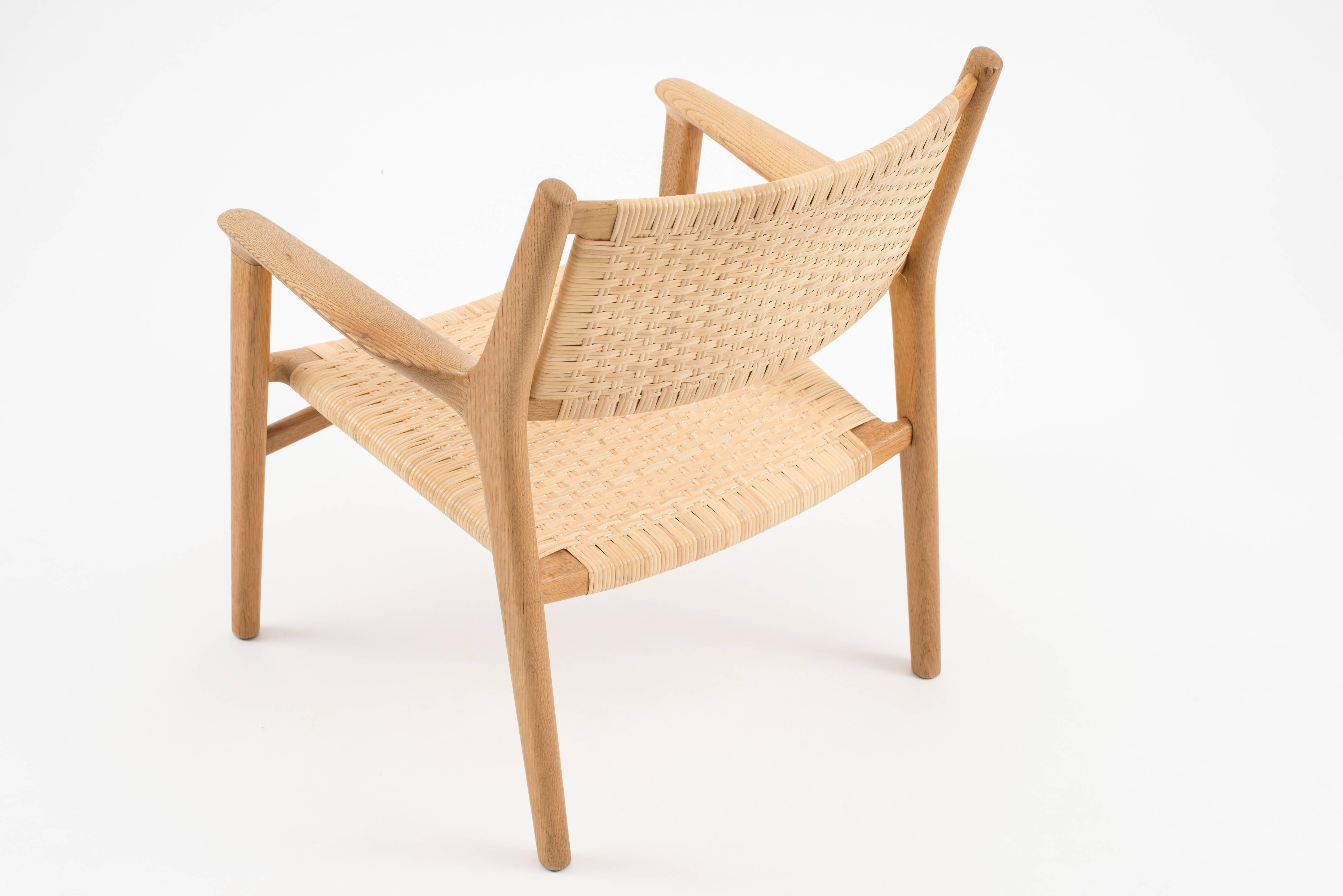 Scandinavian Modern Easy Chair in Oak by Hans J. Wegner for Johannes Hansen For Sale