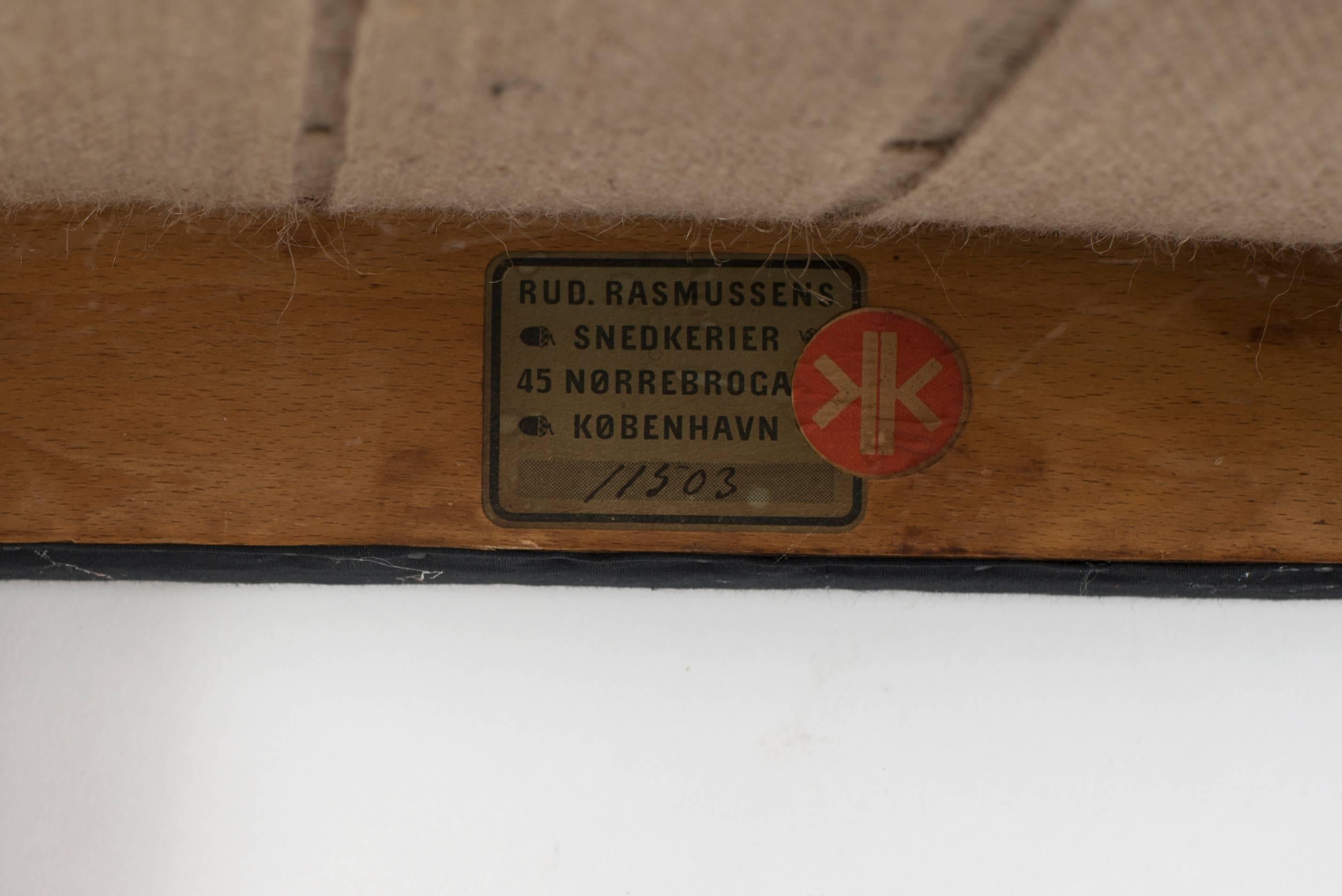 Kaare Klint Roter Stuhl für Rud. Rasmussen, 1930er Jahre (Messing) im Angebot