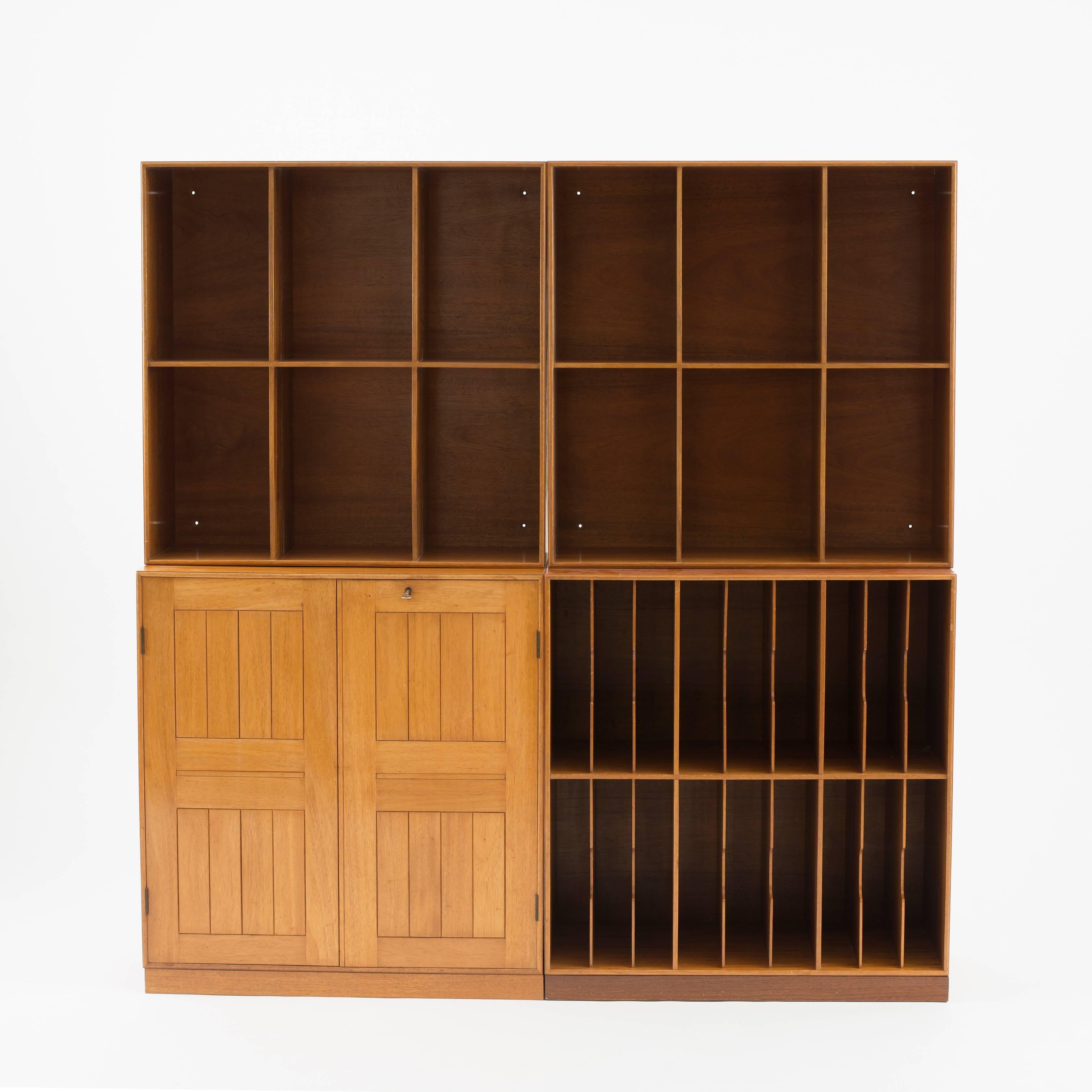Mogens Koch cabinets and bookcases in Mahogany. Executed by Rud. Rasmussen.

Reverse with manufacturer's paper label RUD. RASMUSSEN/SNEDKERIER/45 NØRREBROGADE/KØBENHAVN.