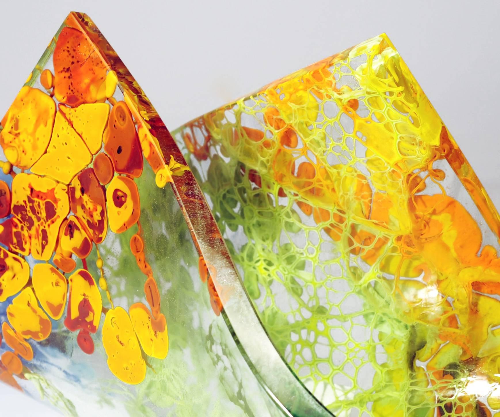All glass sculpture perfect for a colorful touch in any space.

Born from a collision of ideologies, blending the traditional and the contemporary, with technical and artisanal methods. Under our commitment to offer the work of world-renowed