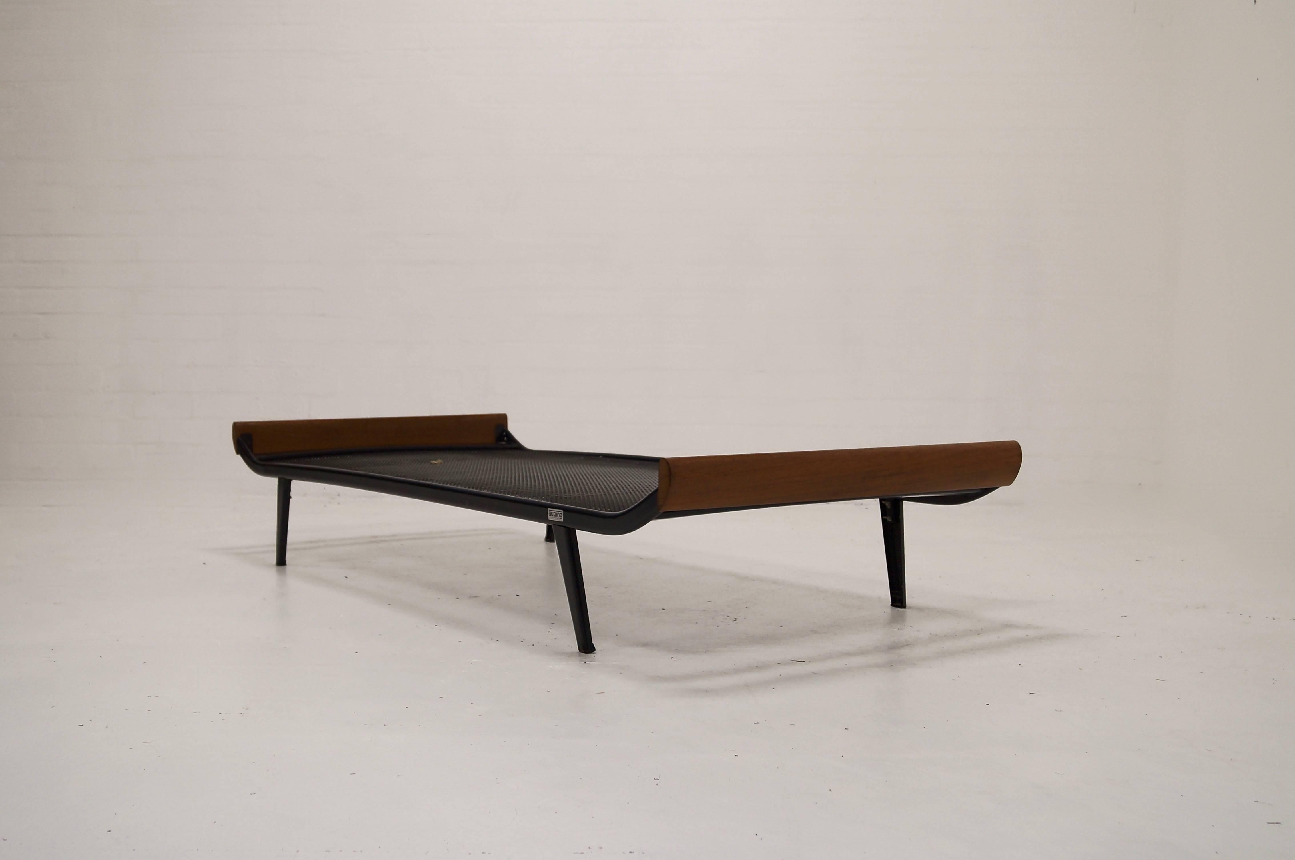Dutch design 'Cleopatra' daybed/sofa by Dick Cordemeijer for Auping, Holland, 1954. Loved by many because of its simple, functional and modernistic design.