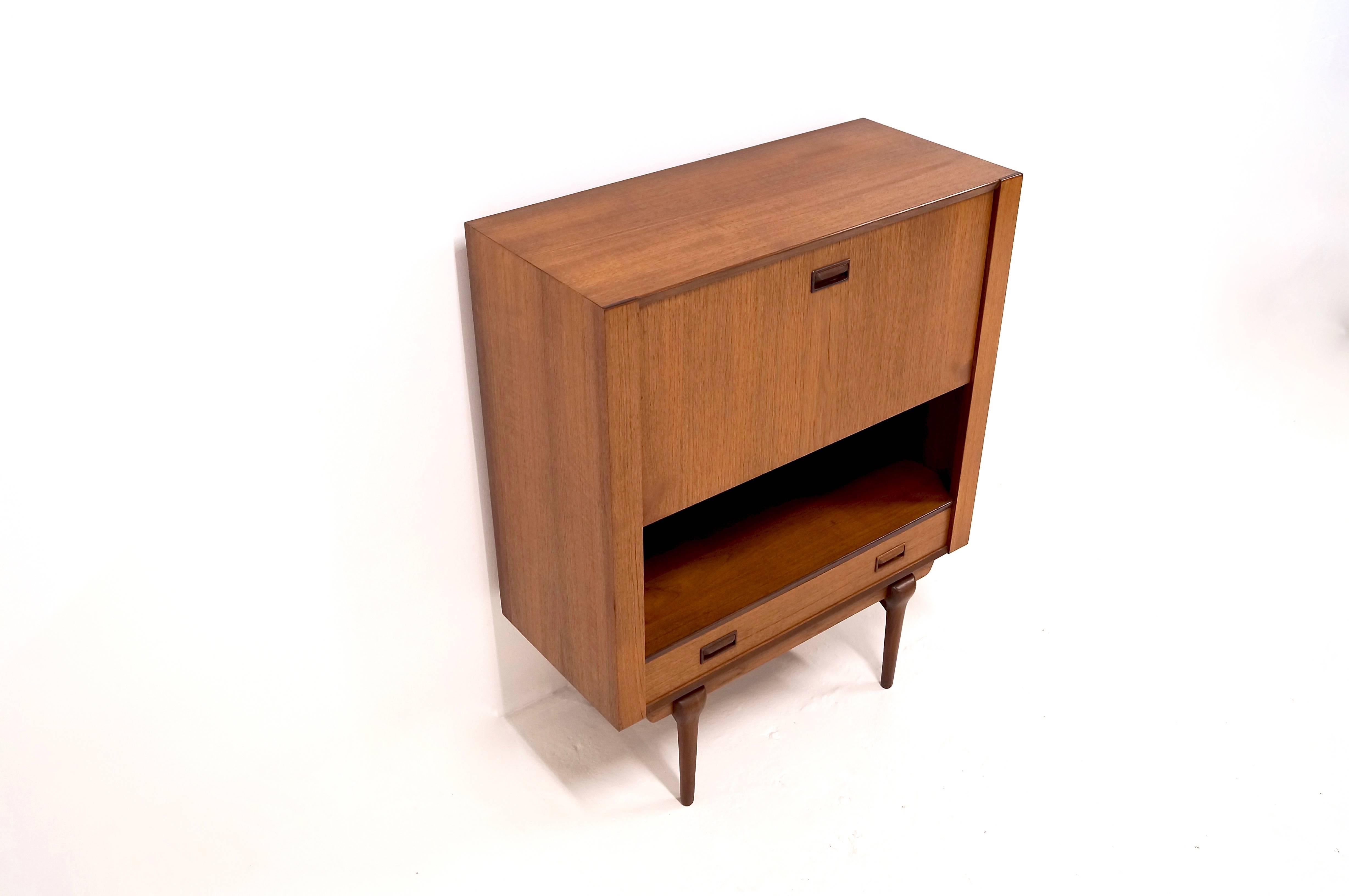Mid-Century Teak Drop Front Secretary Desk Danish Design, 1960s In Excellent Condition For Sale In Udenhout, Noord Brabant
