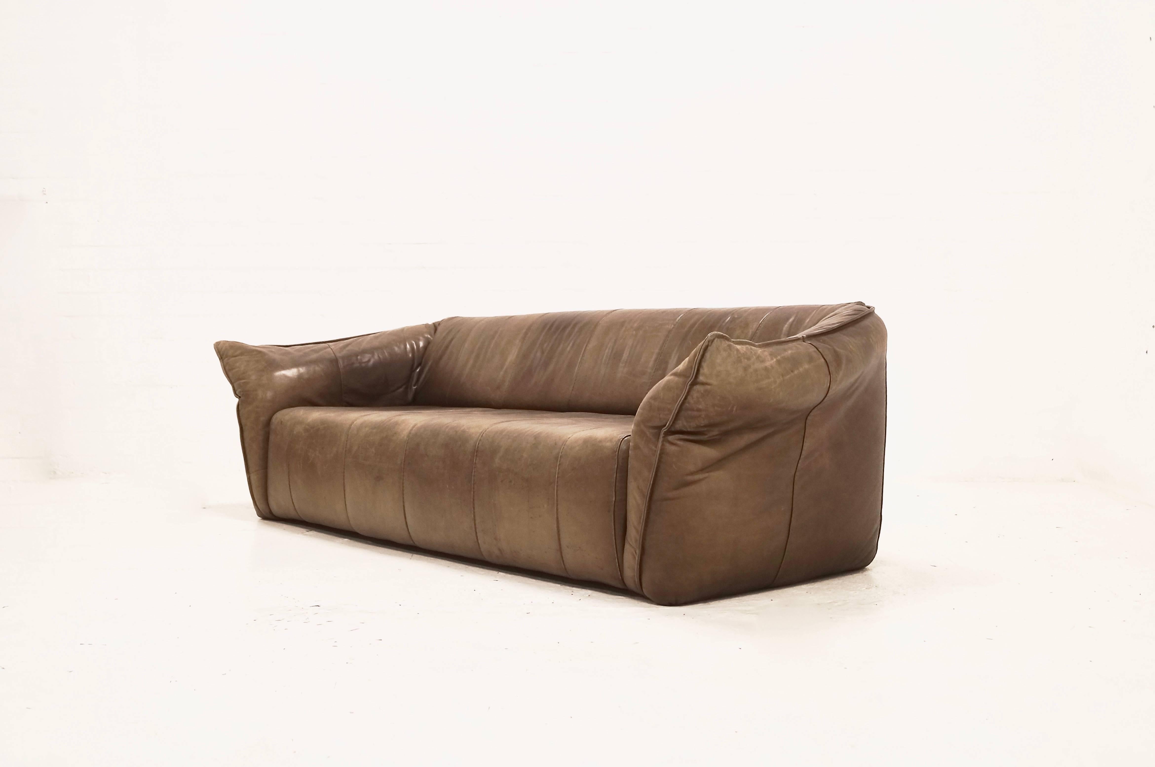 Rare 3,5-seat 'Andes' leather lounge sofa designed by Gerard Van Den Berg for Montis, the Netherlands, 1970s. Organic shaped sofa with quality leather. The sofa has an interesting design. The leather has gained a beautiful patina which creates a