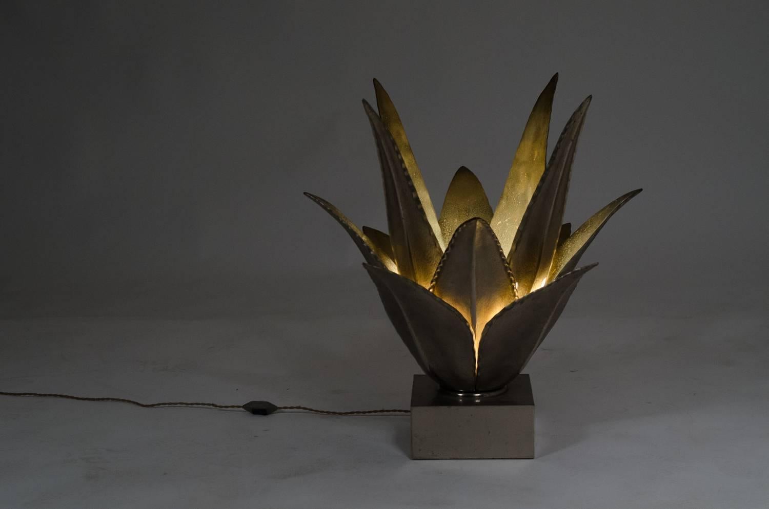 Tischlampe von Jacques Charles Modelle „Aloes“ (Bronze) im Angebot
