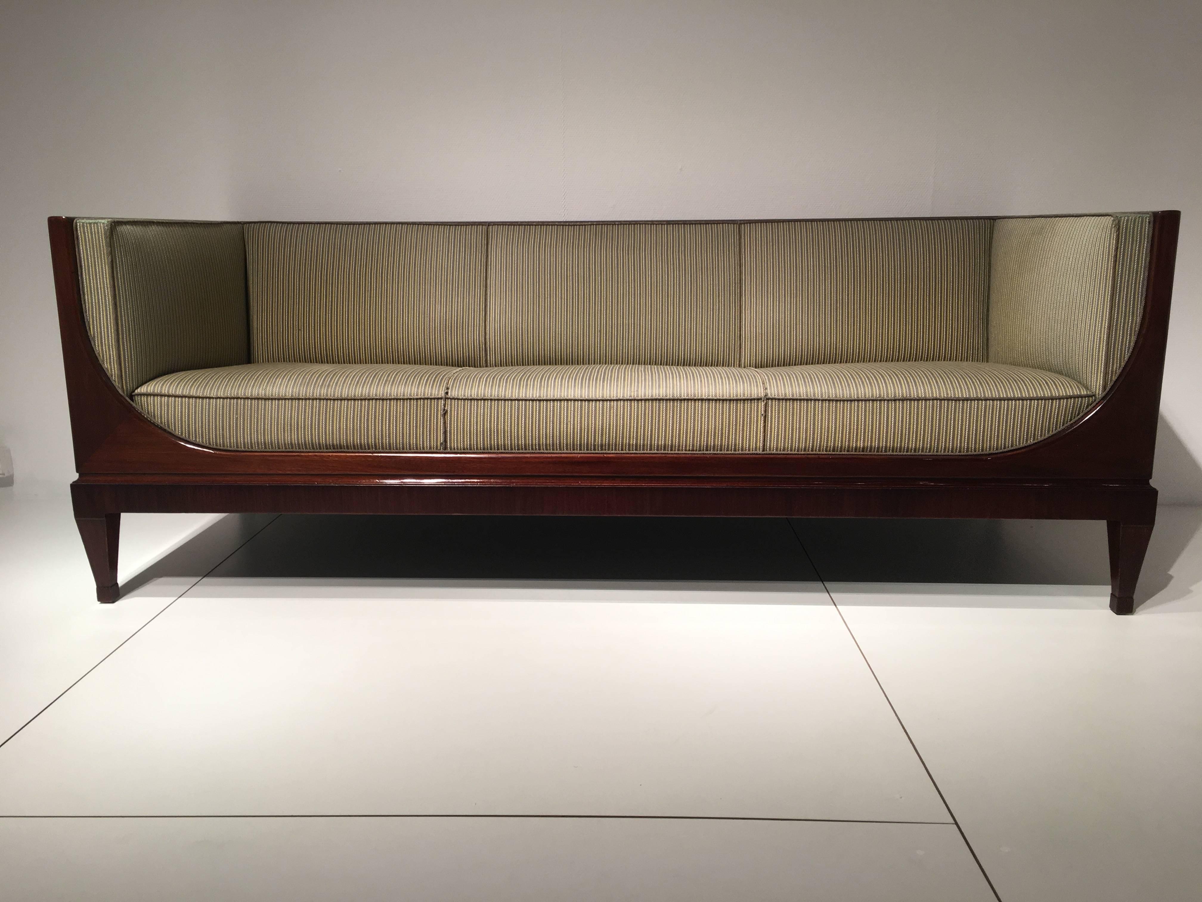Frits Henningsen sofa in mahogany, 1940. Excellent. Wood has been refinished. Original lining.