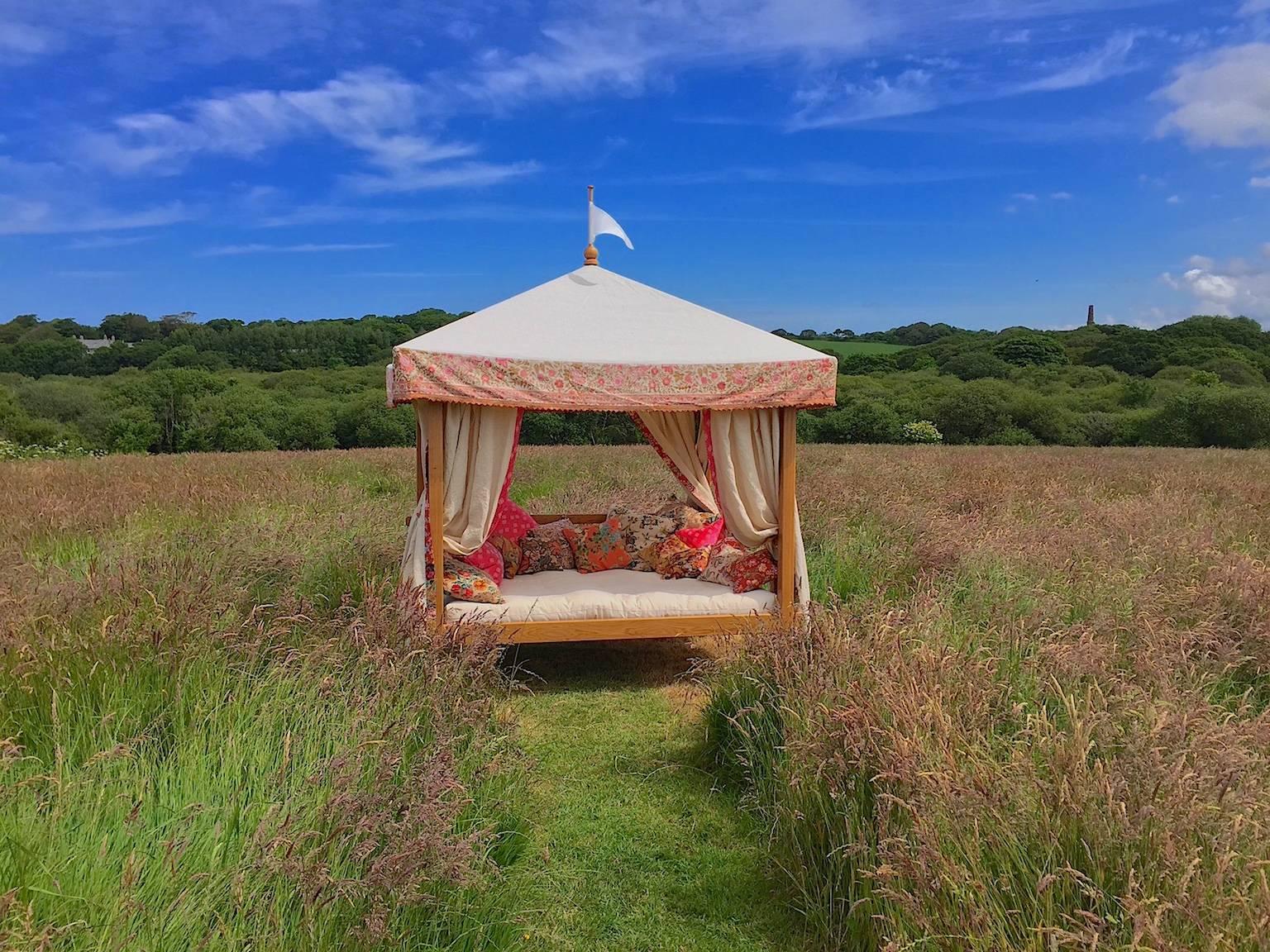 From Sunbeam Jackie the creators of the iconic Sunbeam Jackie parasol their daybed, one of the most decadent pieces of outdoor furniture available. The daybed comes made-to-order and all-inclusive of the following:

Oak frame traditionally crafted