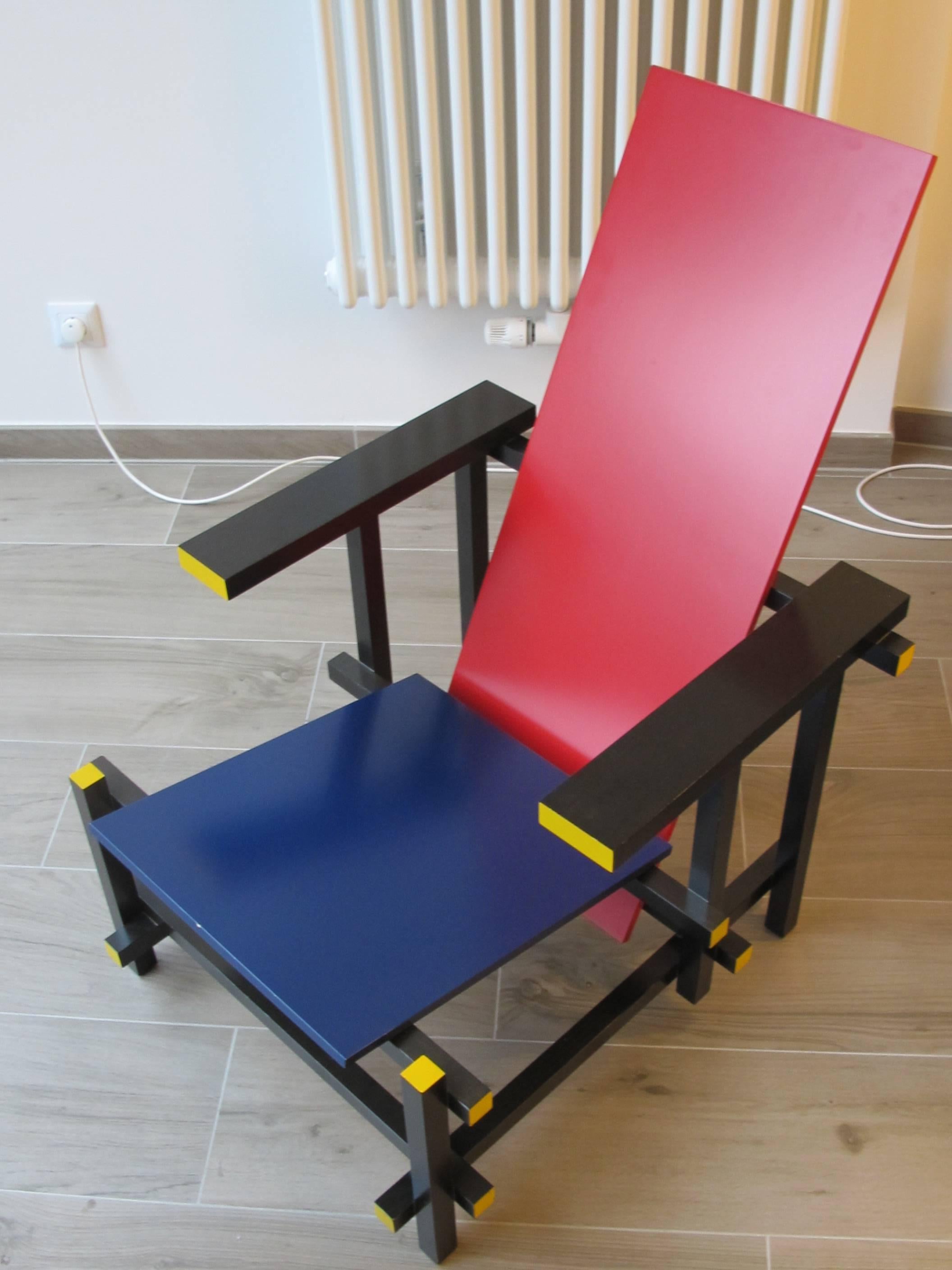 Italian Red and Blue Lounge Chair by Gerrit Rietveld Cassina