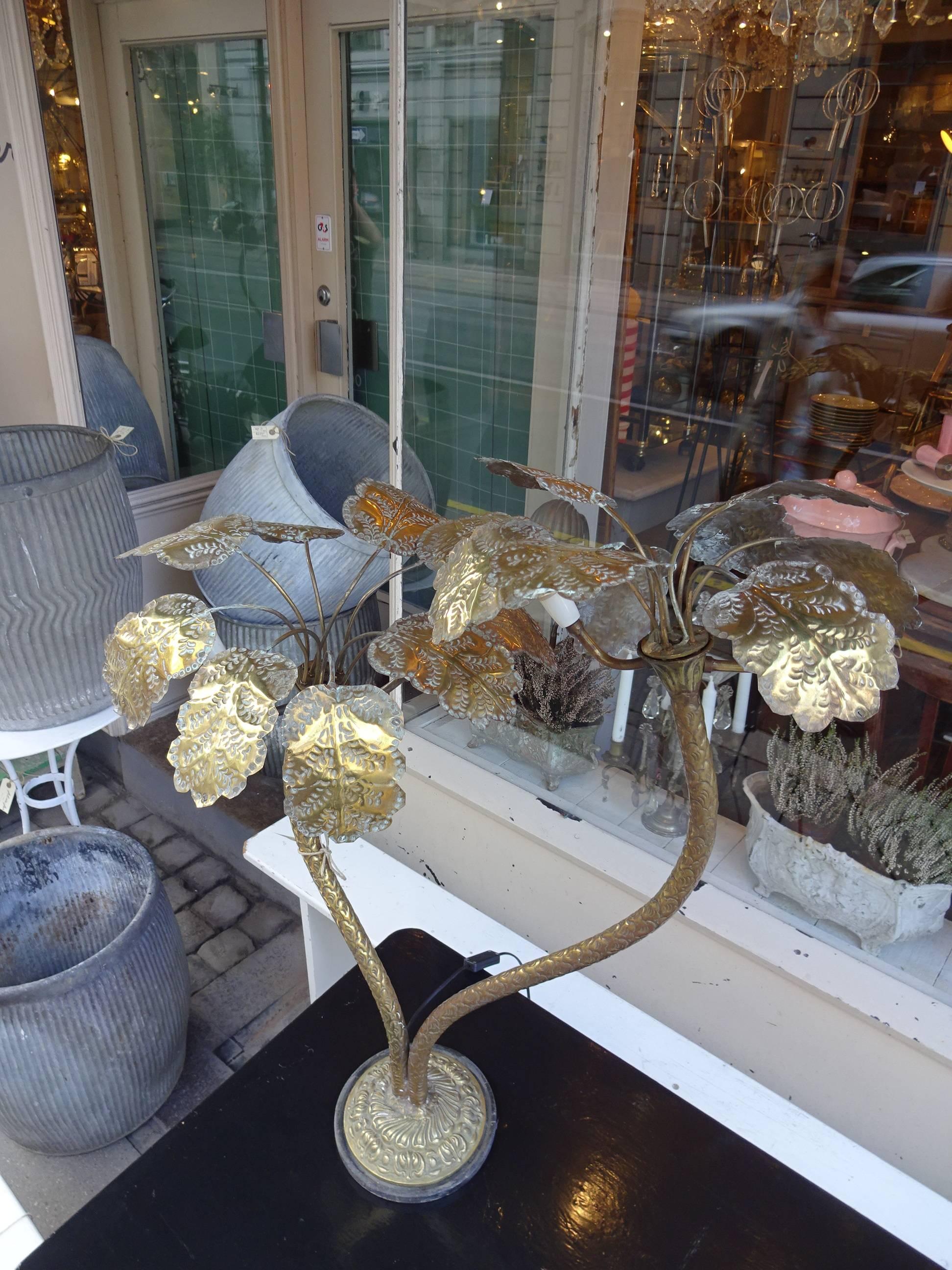 Spectacular old French floor or table lamp in brass and wood, with leafs and palm-like stems. Has a great oriental touch to it.