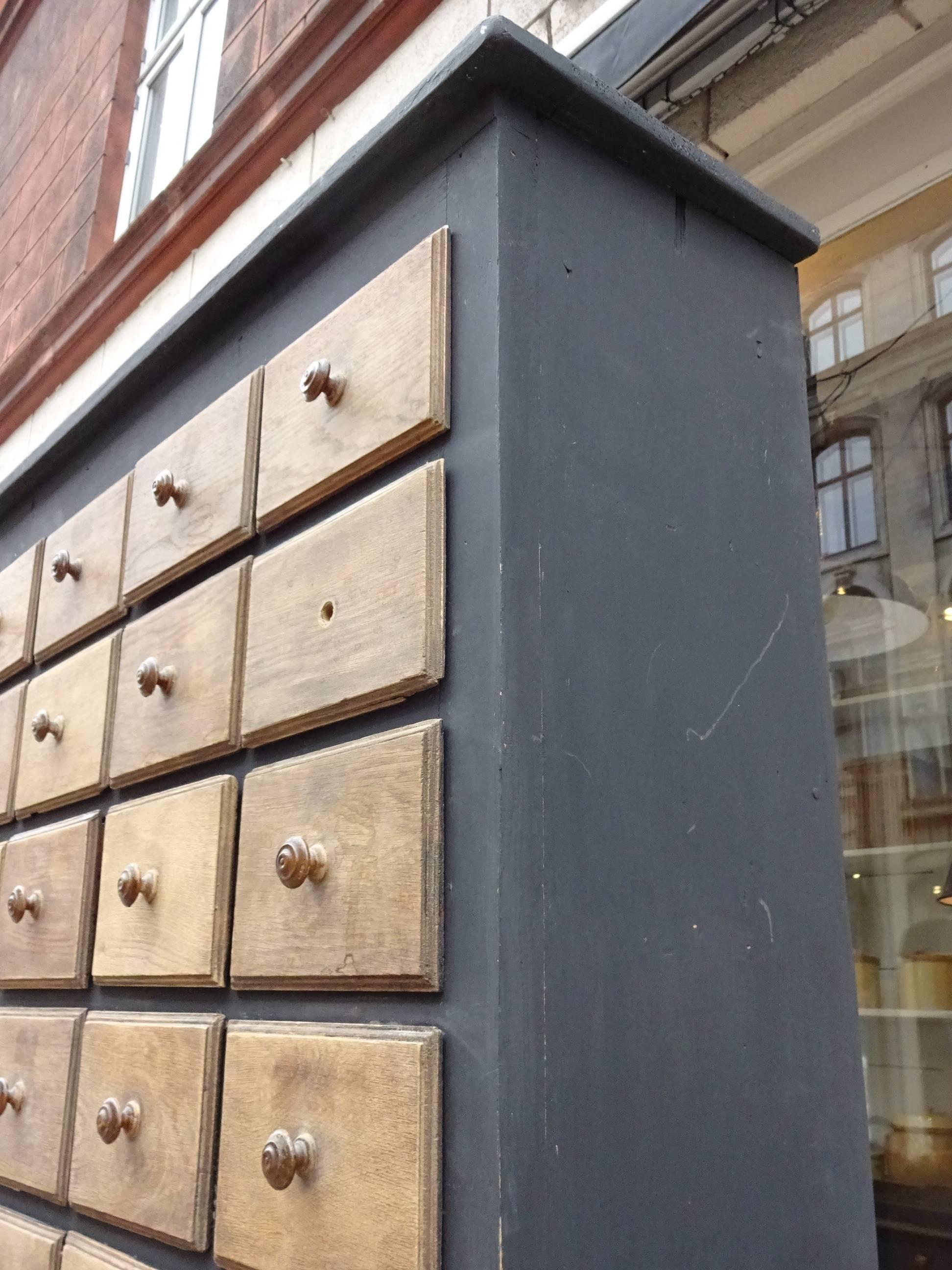 Early 20th Century Pharmacist Chest of Drawers In Good Condition For Sale In Copenhagen K, DK
