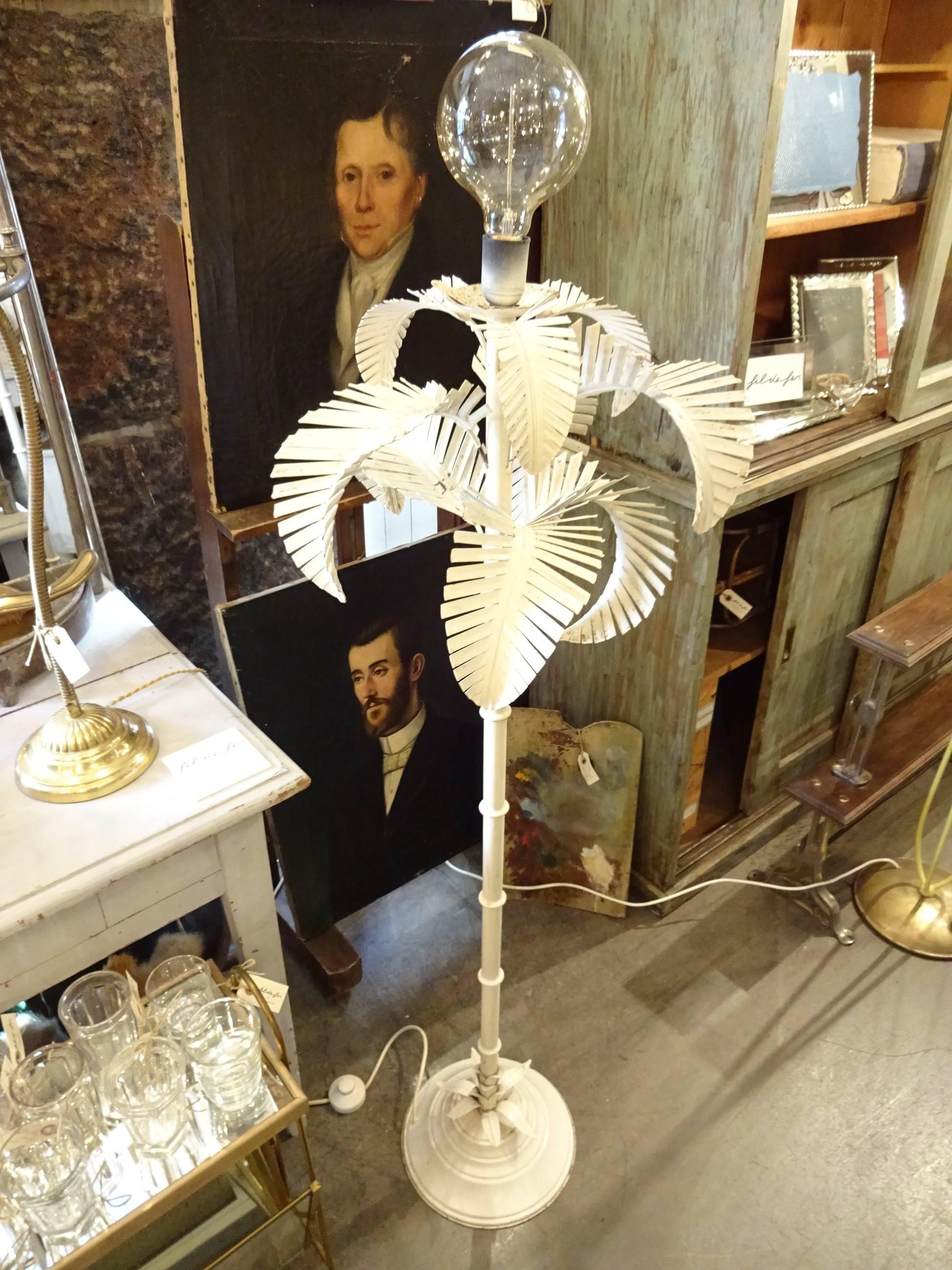 Fun vintage French mid-20th century floor lamp, shaped as a palm tree. In white painted patinated iron.