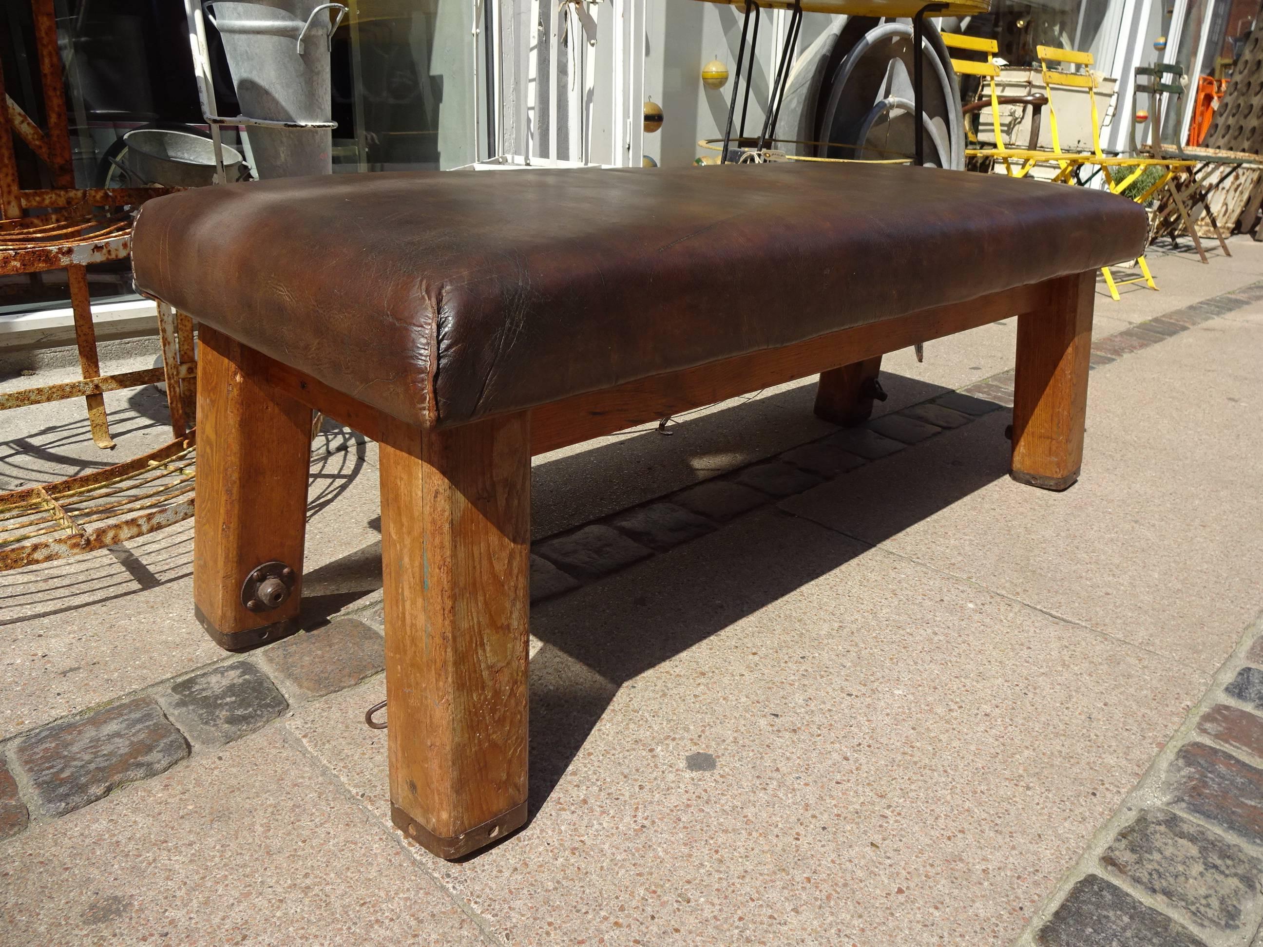 Early 20th Century Gymnastic Leather Bench In Good Condition In Copenhagen K, DK
