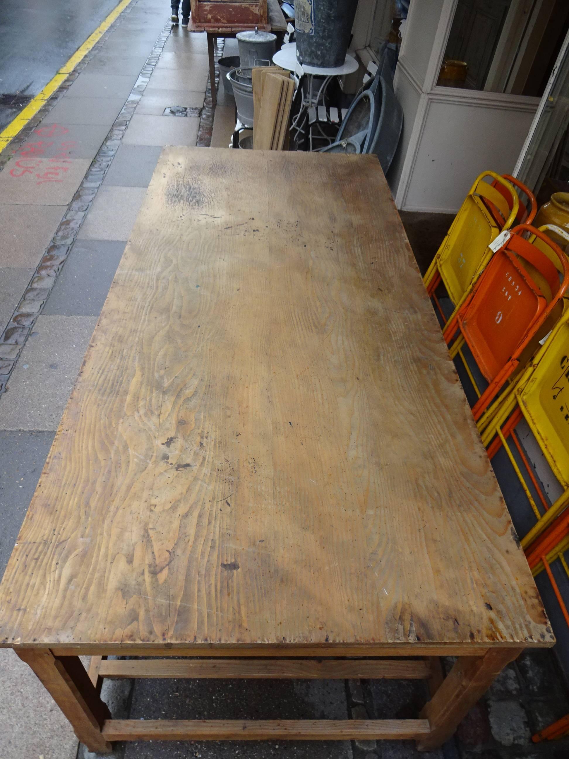 Gorgeous vintage French refectory table / work table with a lower slatted shelf. The table would be super shop inventory, or as a work table in the spacious kitchen. Genuine patina.

Measures: H 80 x L 225 x W 99 cm.