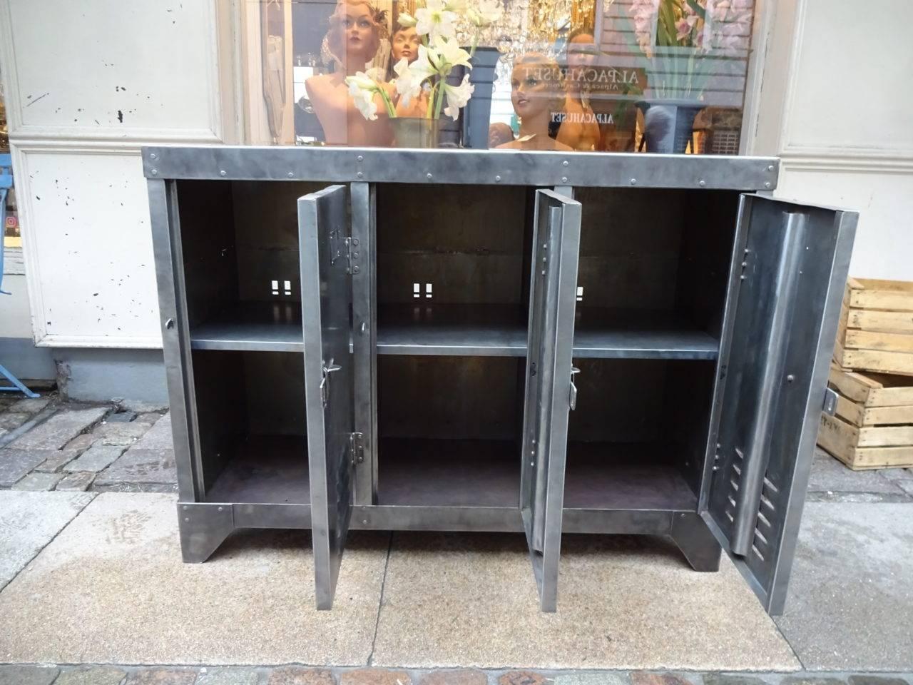 Fantastic raw and solid locker cupboard, in treated and polished metal. Industrial style. Ideal as a sideboard or console table. Super for storage. There are spaces behind the three doors, each with one shelf inside. Great look.