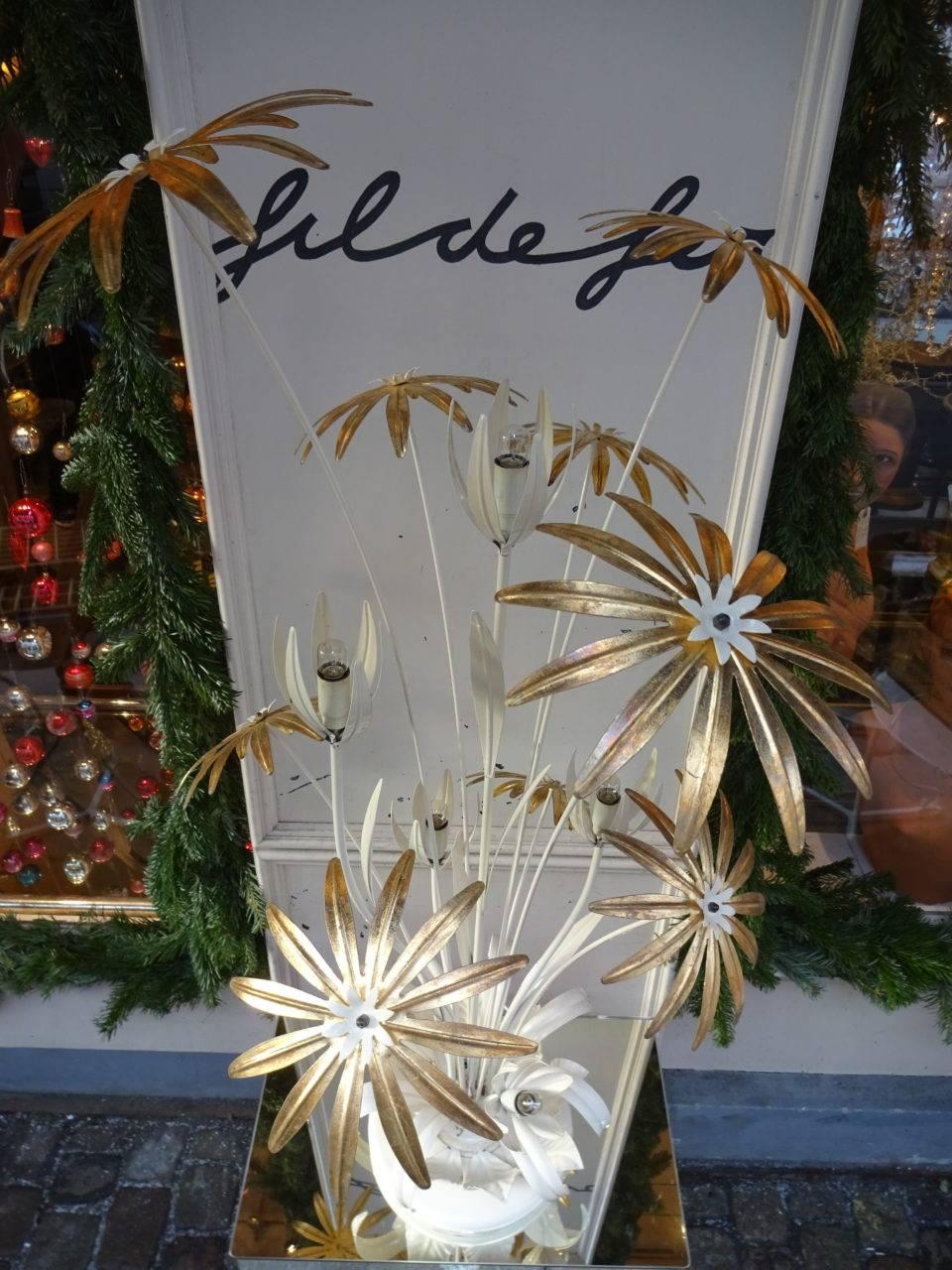 Fabulous, stylish and crazy cream palm floor light, straight out of the 1970’s, designed by Hans Kögl. Lovely gold gilt metal leaves and cream coloured flowers, and 5 light sources. Note the gorgeous base.