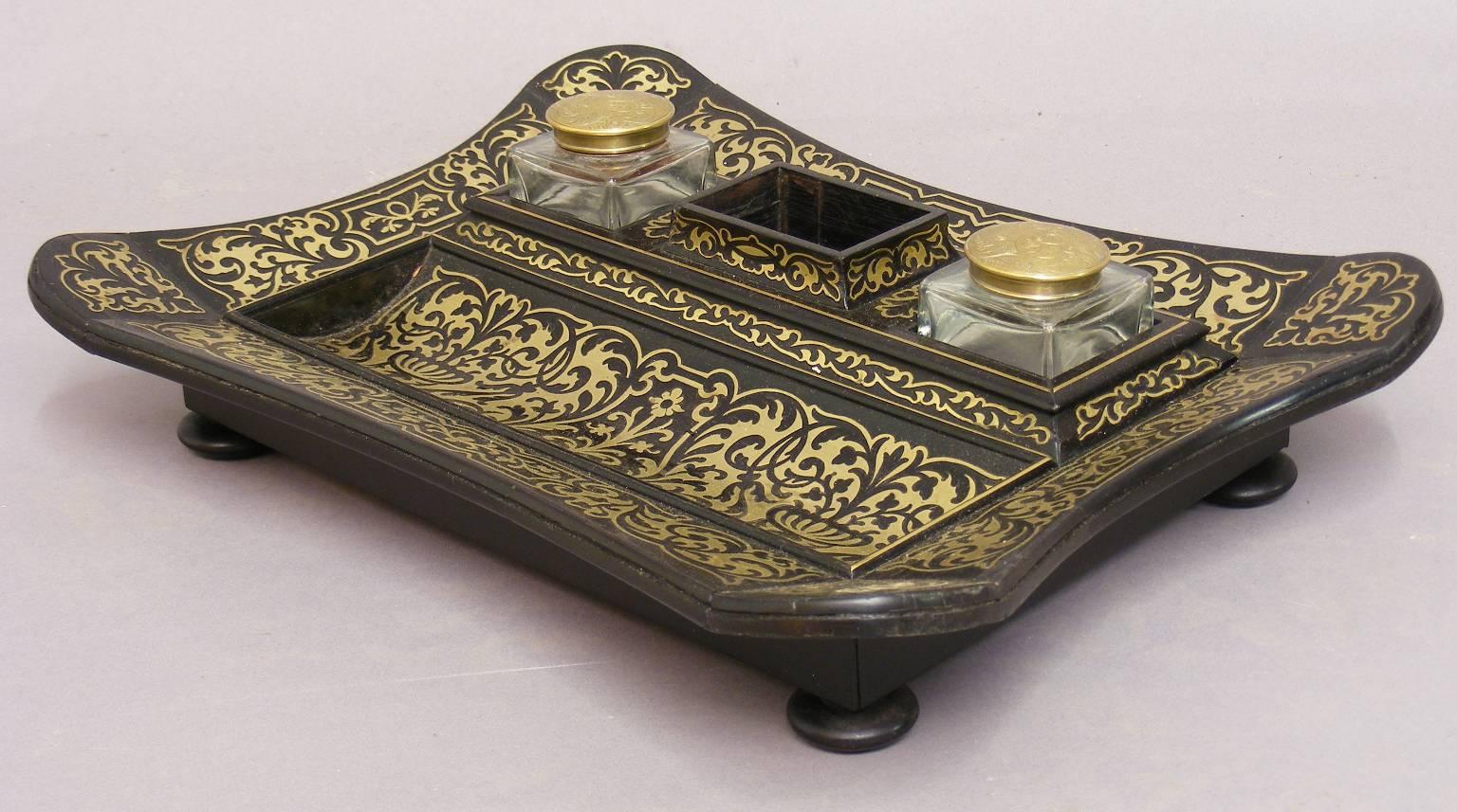British Regency Pen and Ink Stand in Ebony and Rosewood, circa 1810 For Sale
