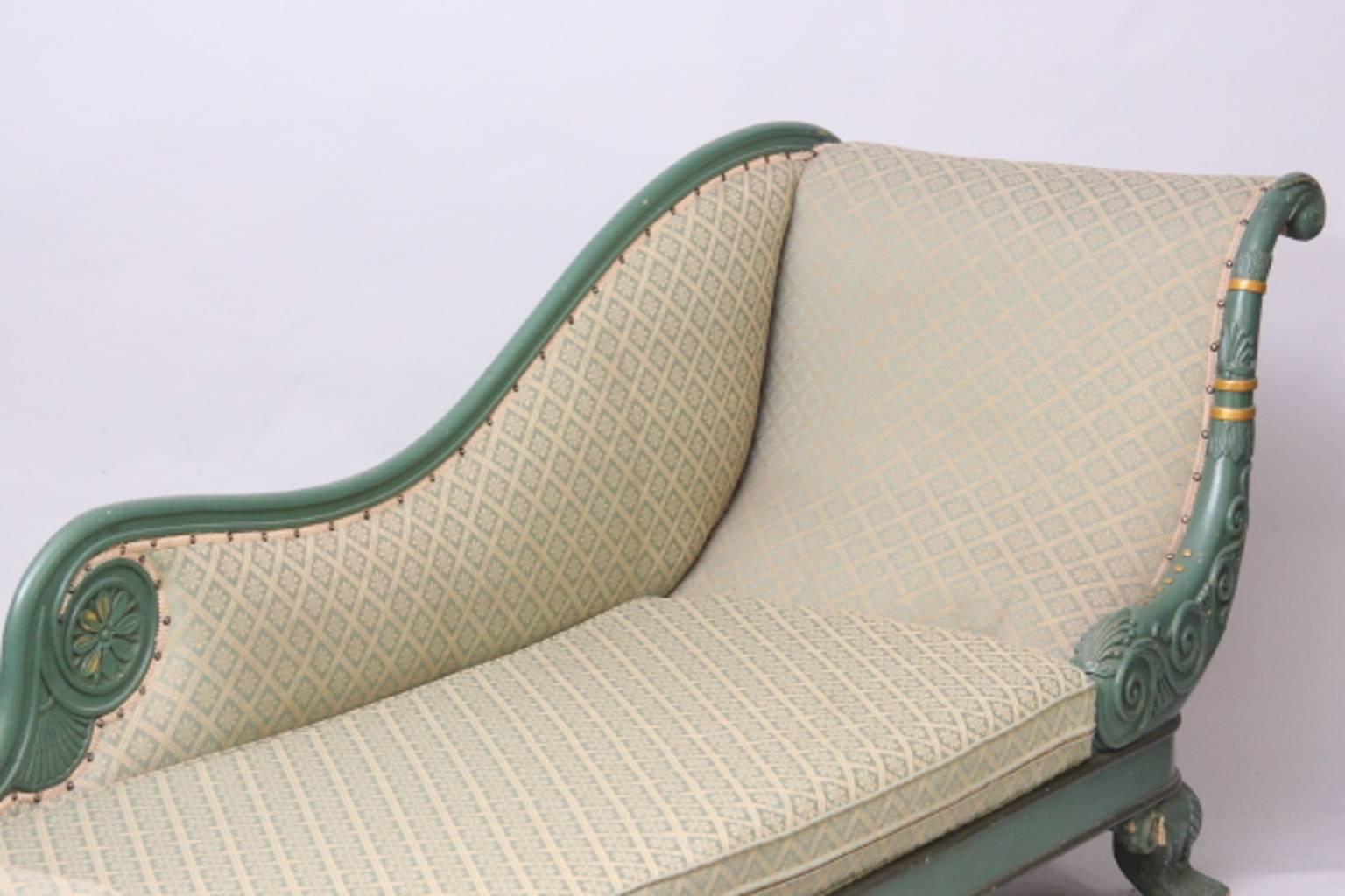 This is an extremely elegant and comfortable chaise longue.
 