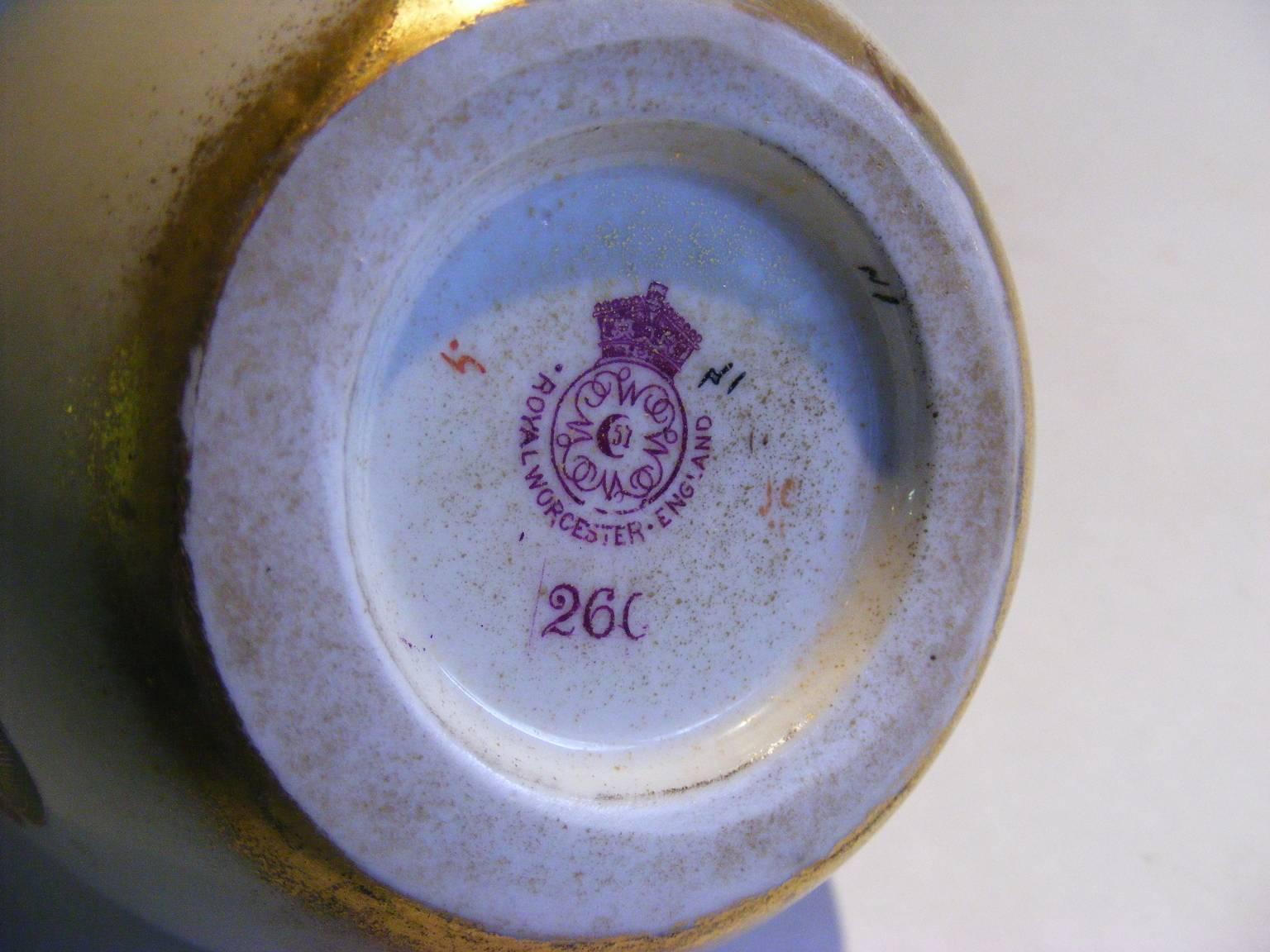 British Royal Worcester Ewer 260 Design in Perfect Condition