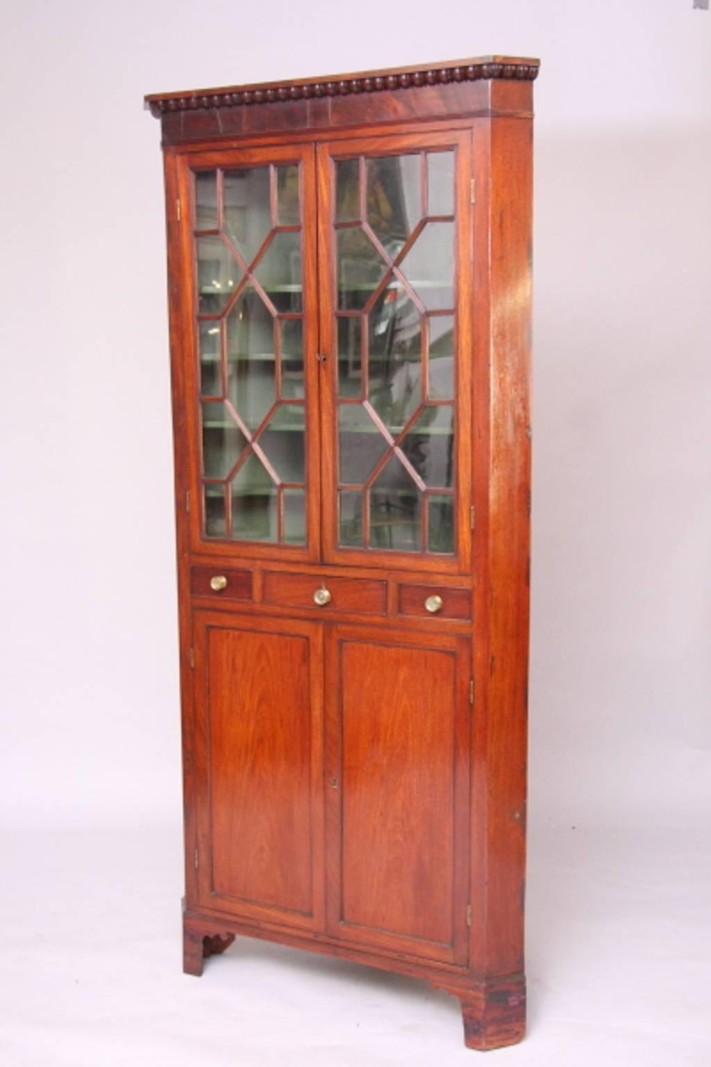 British Antique Mahogany George III Double Corner Cabinet, circa 1800 For Sale