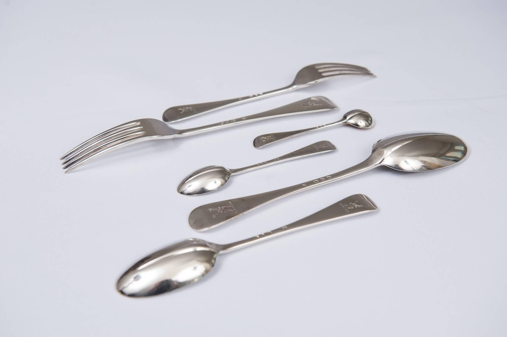 19th Century Victorian Silver 117 piece Rattail pattern Canteen of Cutlery, London, 1890 For Sale