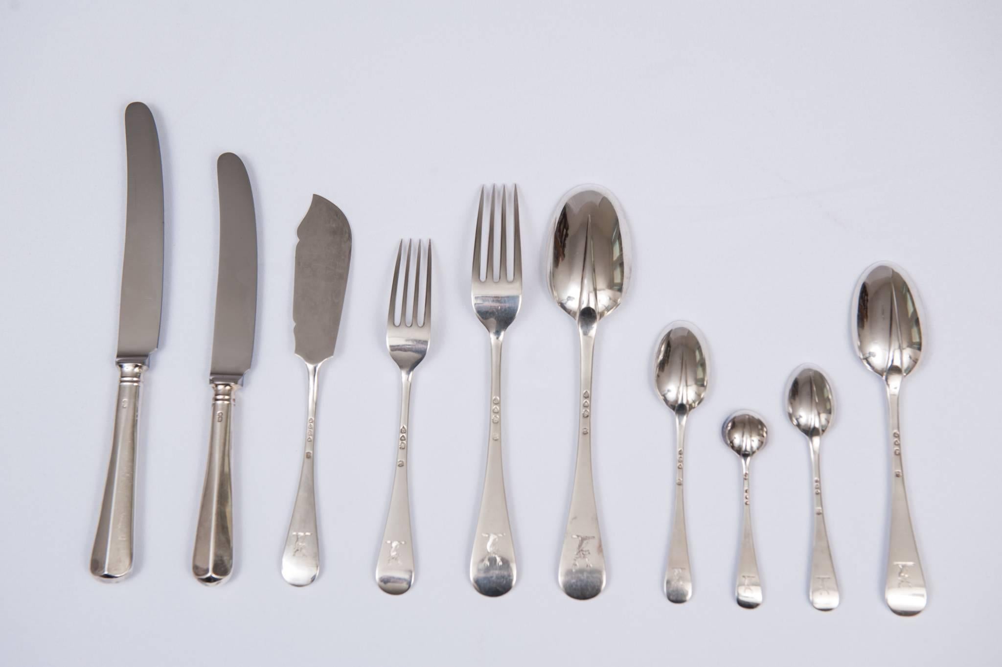 Victorian Silver 117 piece Rattail pattern Canteen of Cutlery, London, 1890 For Sale 1