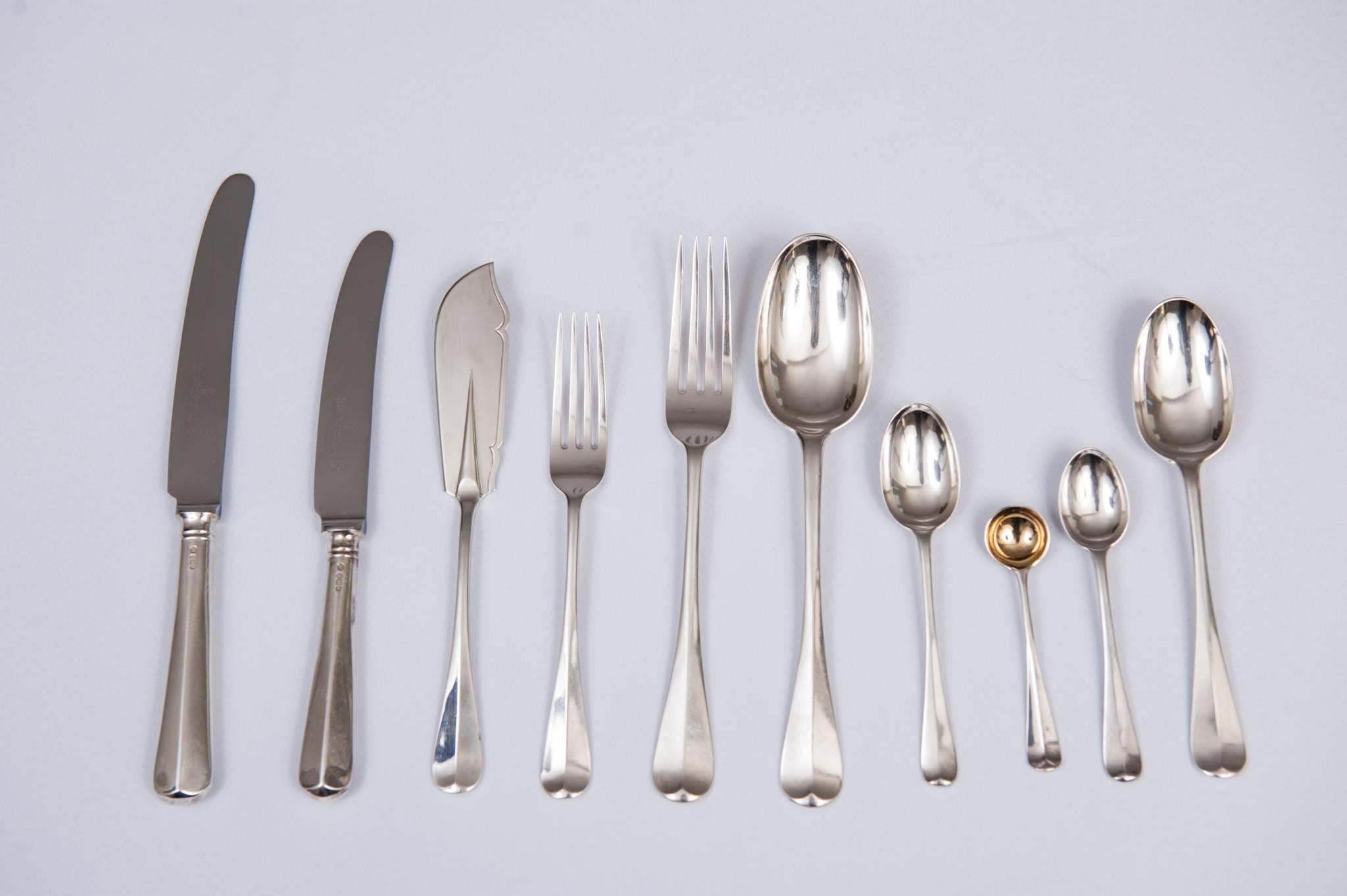 Sterling Silver Victorian Silver 117 piece Rattail pattern Canteen of Cutlery, London, 1890 For Sale