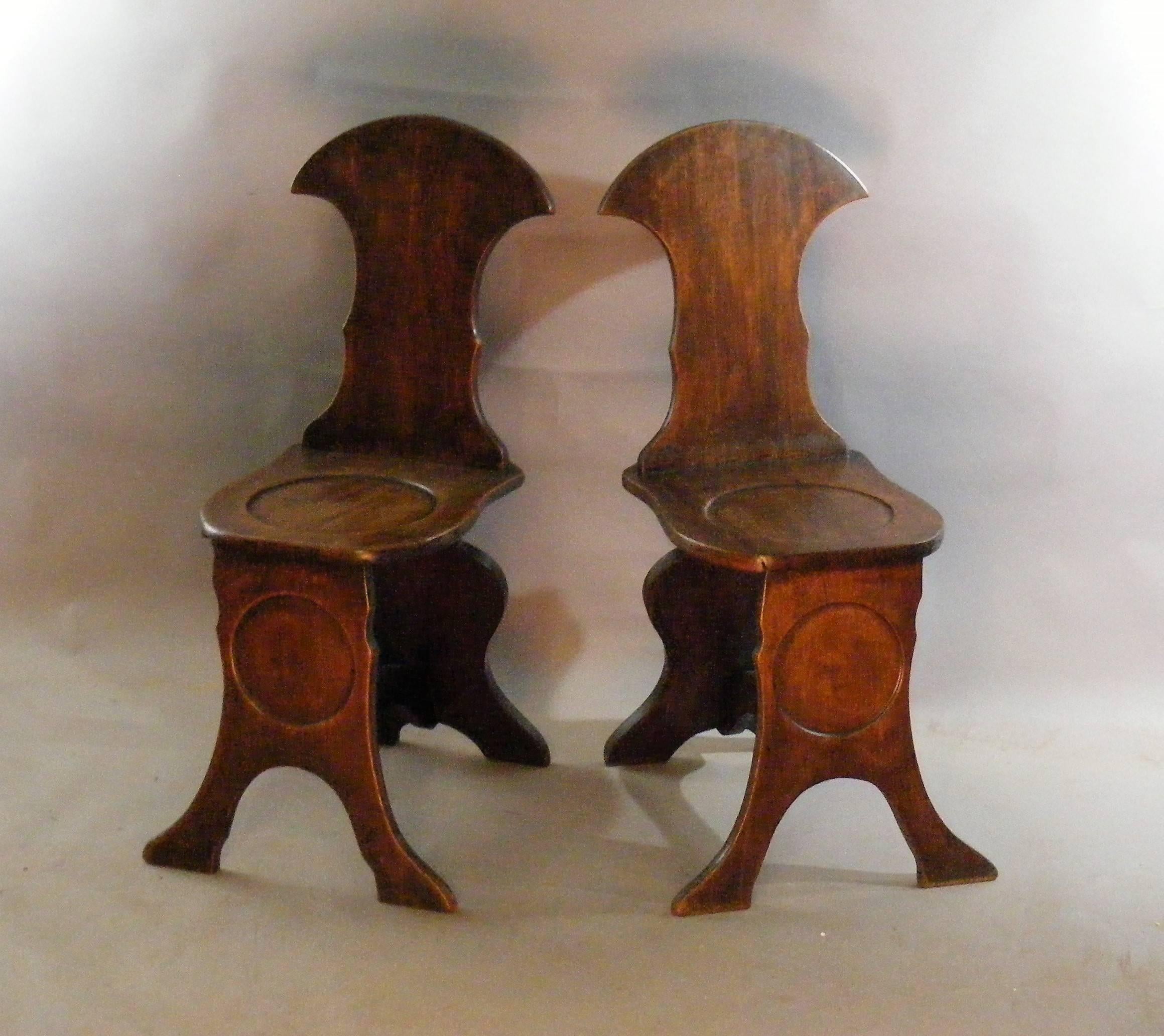 Chippendale Georgian 18th Century Pair of Hall Chairs in Mahogany In Good Condition For Sale In Glencarse, GB