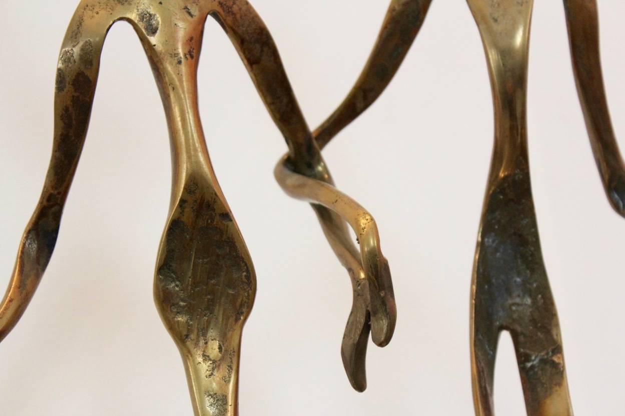 Elegant Bronze ‘Holding Hands’ Sculpture, 1970s In Excellent Condition In Voorburg, NL