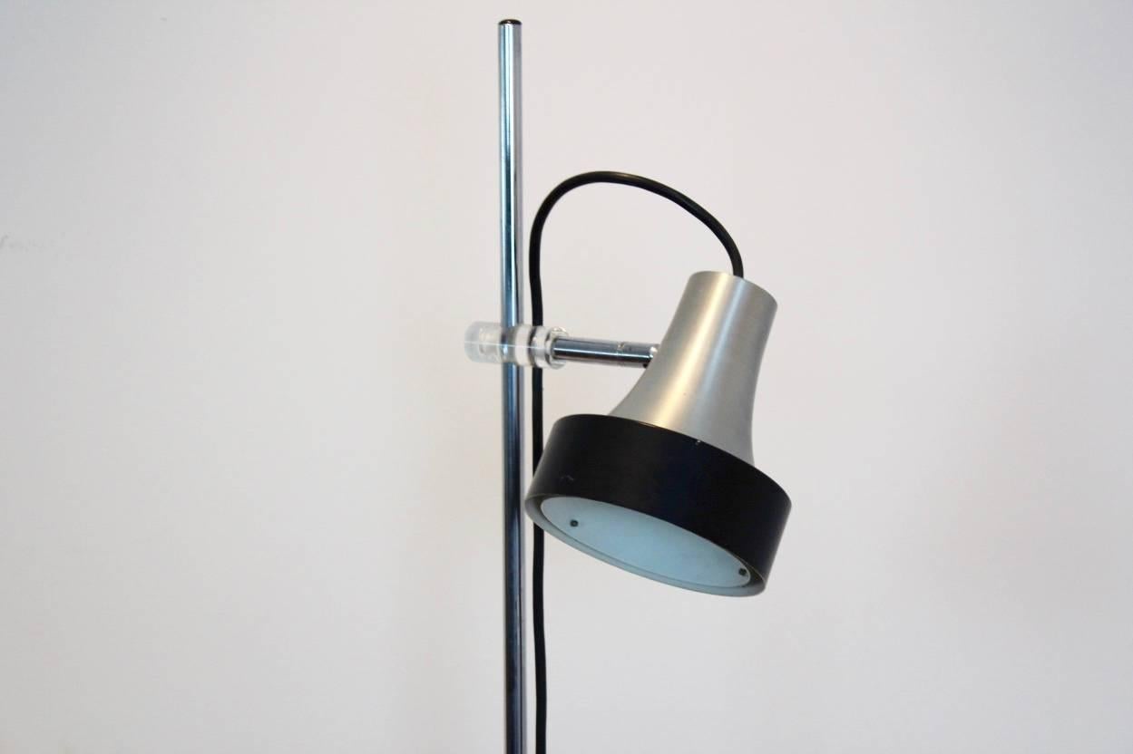 Expressive RAAK D-3202 Aluminium and Chrome Floor Lamp In Good Condition For Sale In Voorburg, NL
