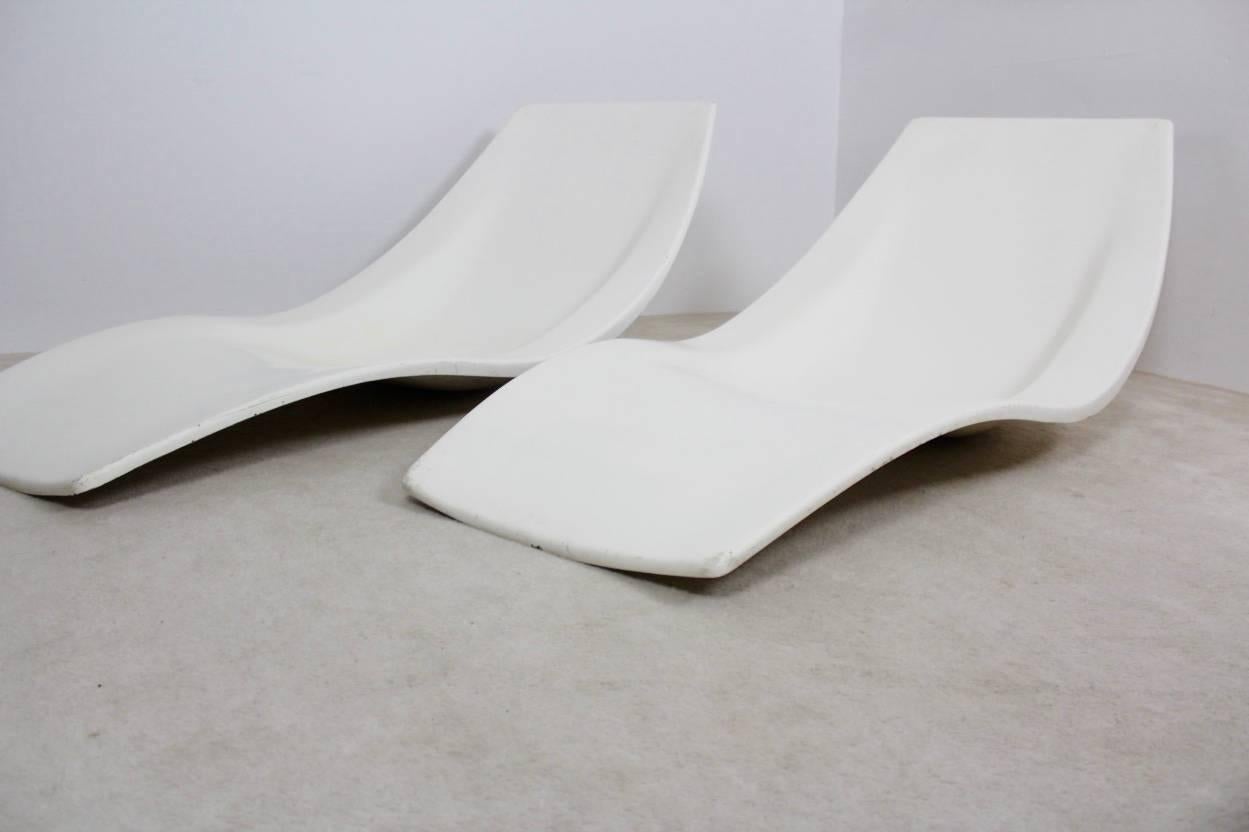 Paar originale Charles Zublena Polyester-Terrassen- oder Pool-Beistellstühle, '60 (Französisch) im Angebot