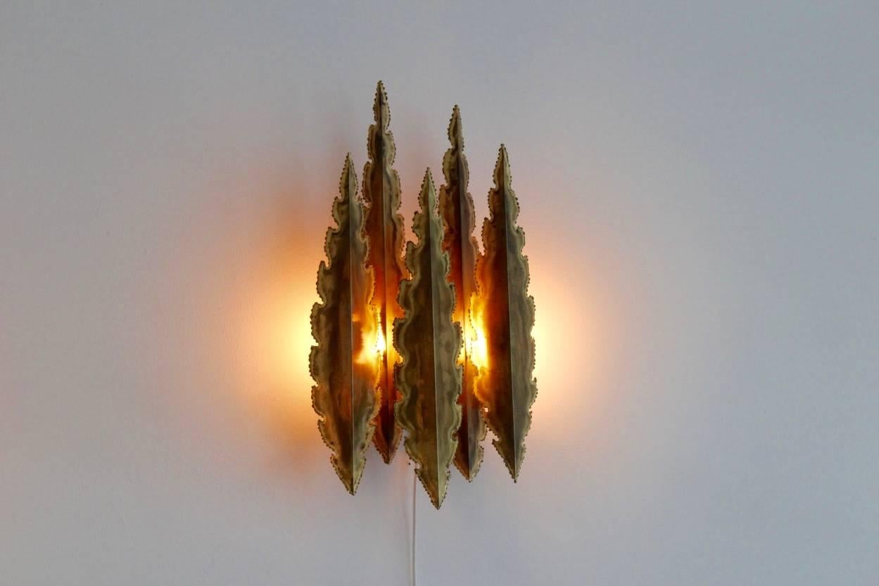 Fantastic Brutalist wall Lamp designed by Sven Aage Holm Sørensen for Holm Sørensen and Pedersen from Denmark. It is made from Brass metal in the shape of leaves. Five torch cut brass leaves slide. In excellent condition. The lamps is a design from