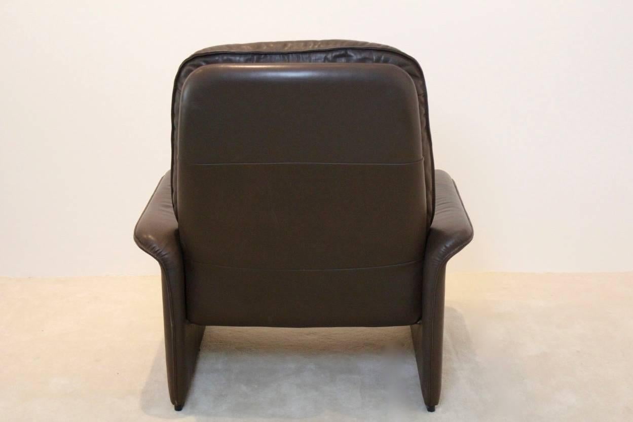 De Sede DS-50 Adjustable Lounge Chair and Ottoman in Soft Brown Neck Leather In Excellent Condition In Voorburg, NL